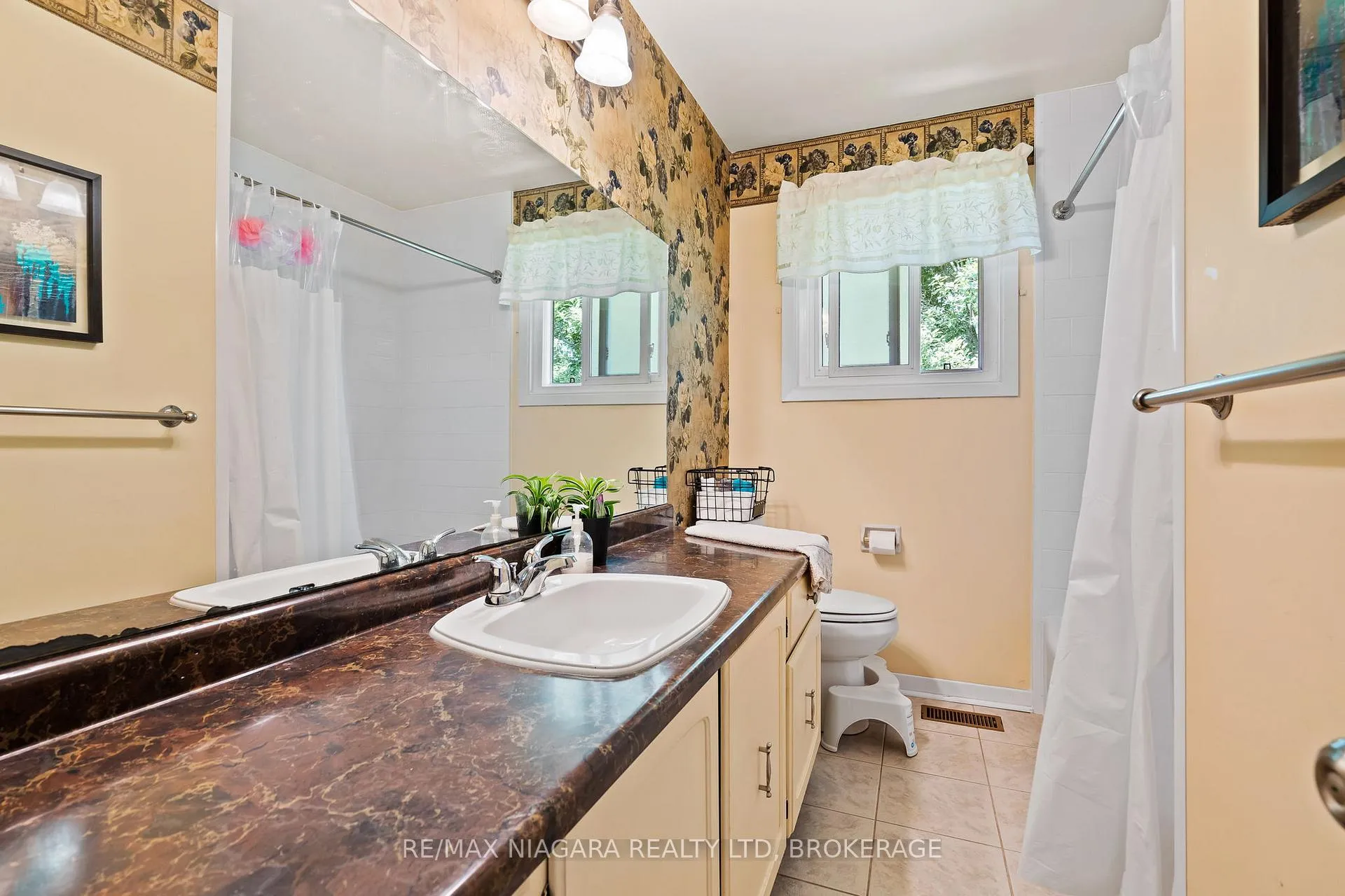 Photo 12 of 10960 Lakeshore Road, Wainfleet, Lakeshore — HOMEH