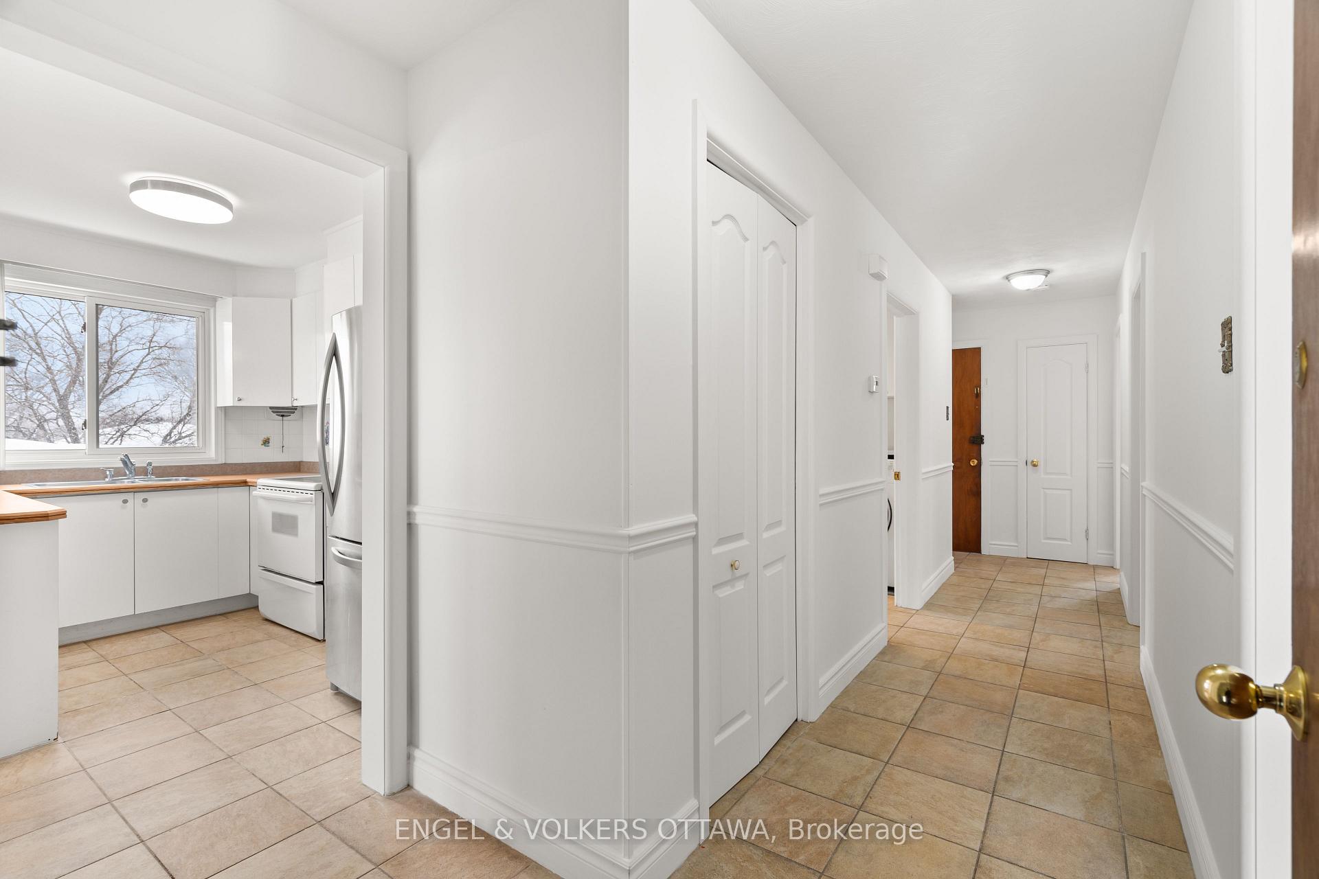 Photo 3 of 263 Michel Circle, Ottawa, Vanier — HOMEH