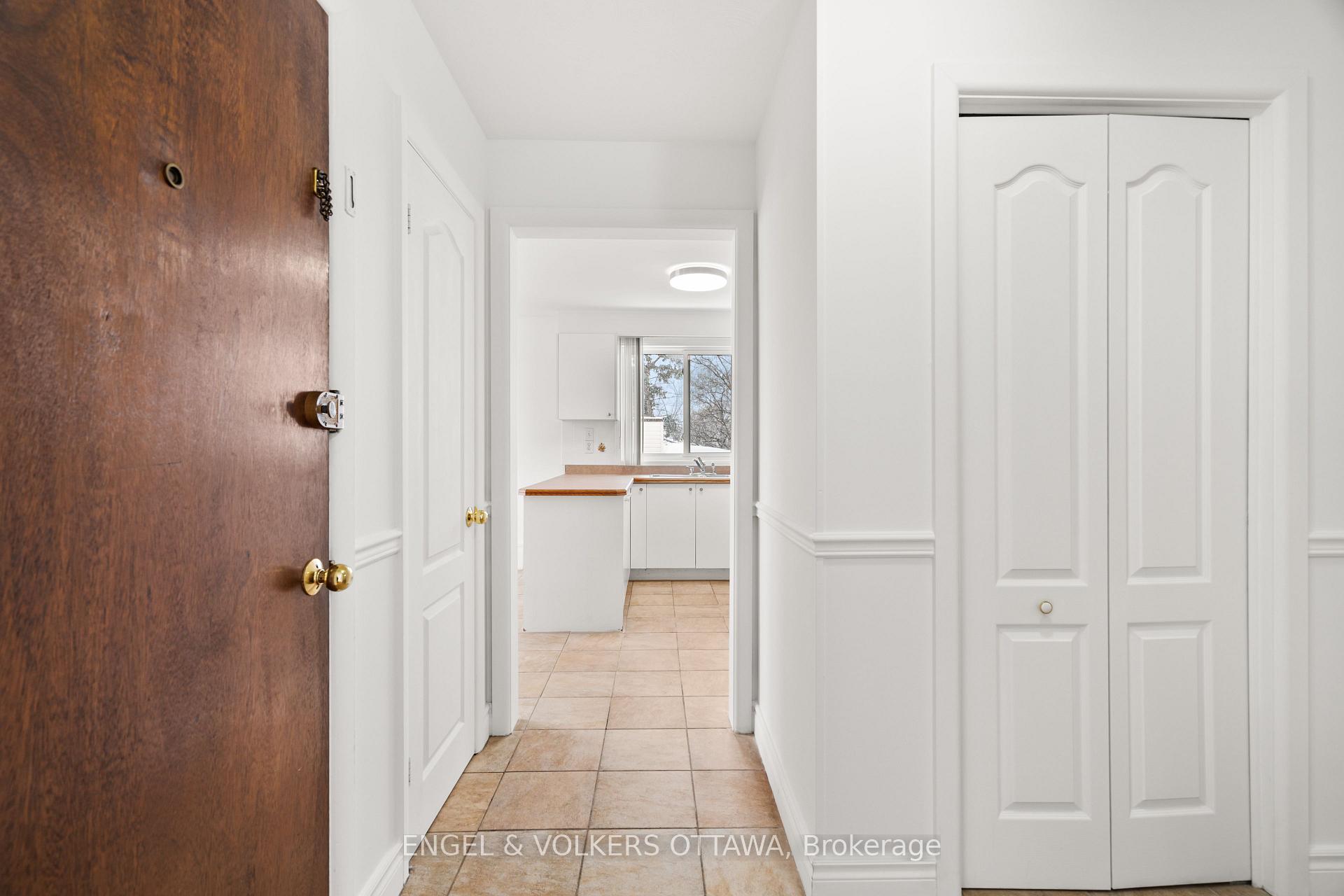 Photo 4 of 263 Michel Circle, Ottawa, Vanier — HOMEH