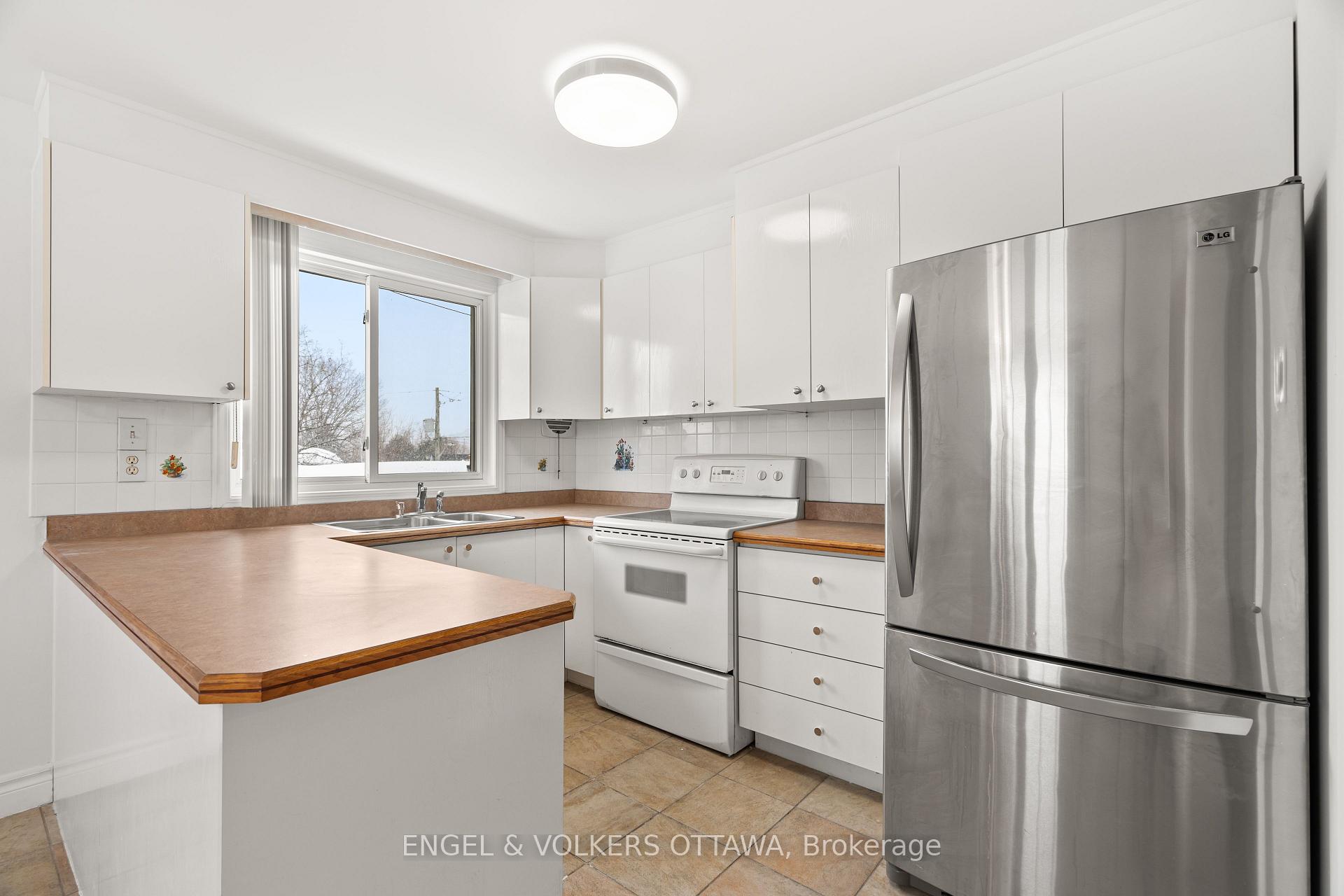Photo 5 of 263 Michel Circle, Ottawa, Vanier — HOMEH