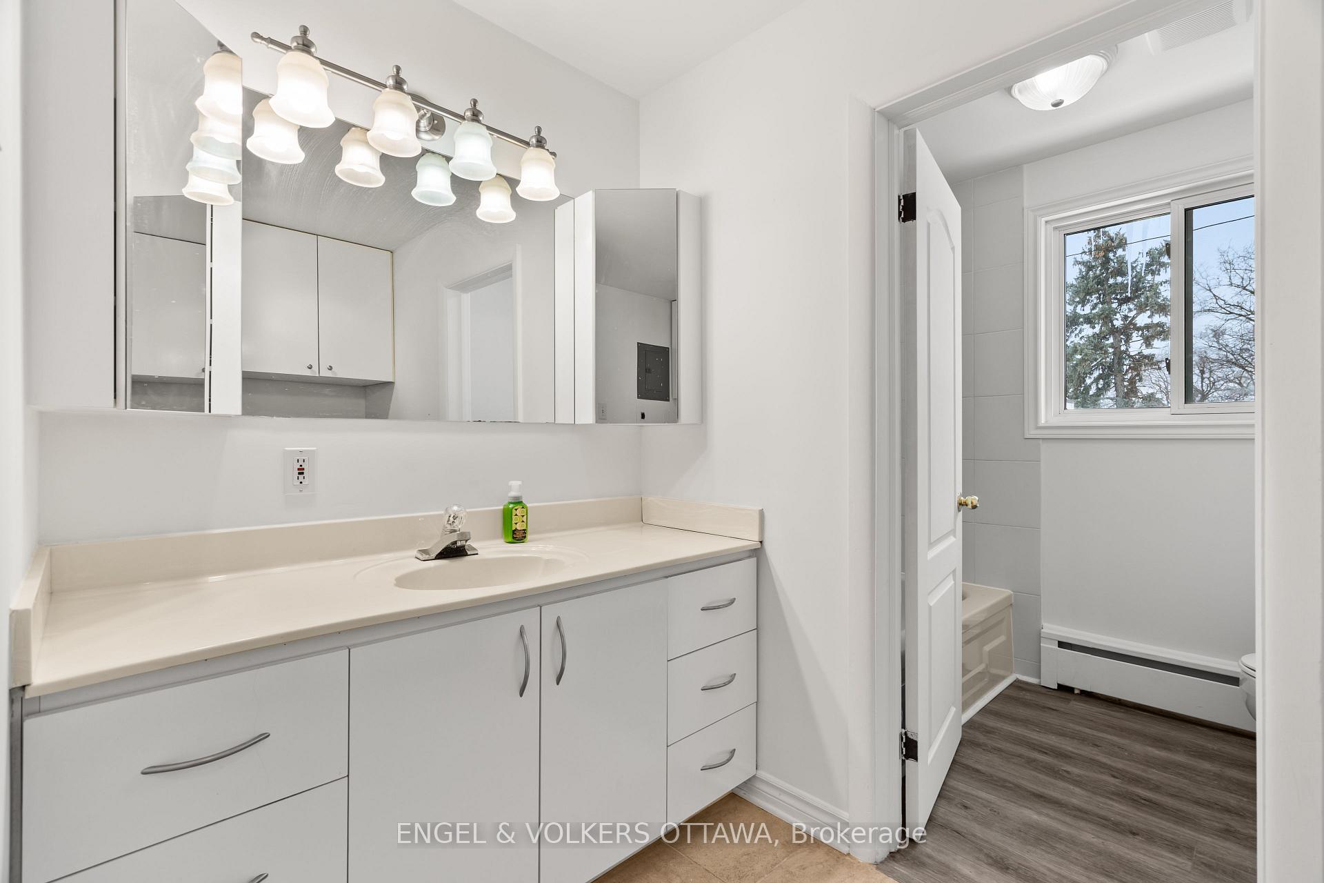 Photo 20 of 263 Michel Circle, Ottawa, Vanier — HOMEH