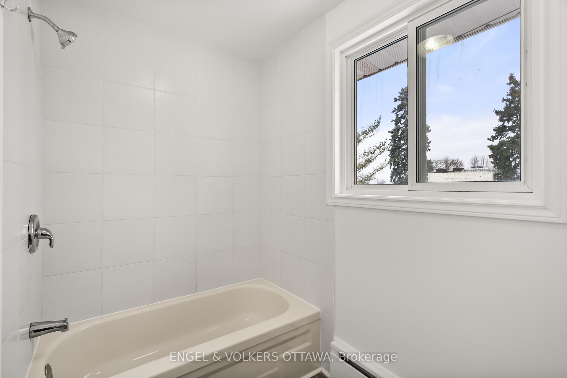 Photo 21 of 263 Michel Circle, Ottawa, Vanier — HOMEH