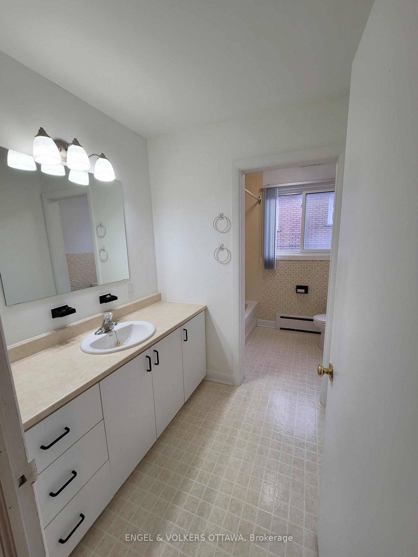 Photo 25 of 263 Michel Circle, Ottawa, Vanier — HOMEH