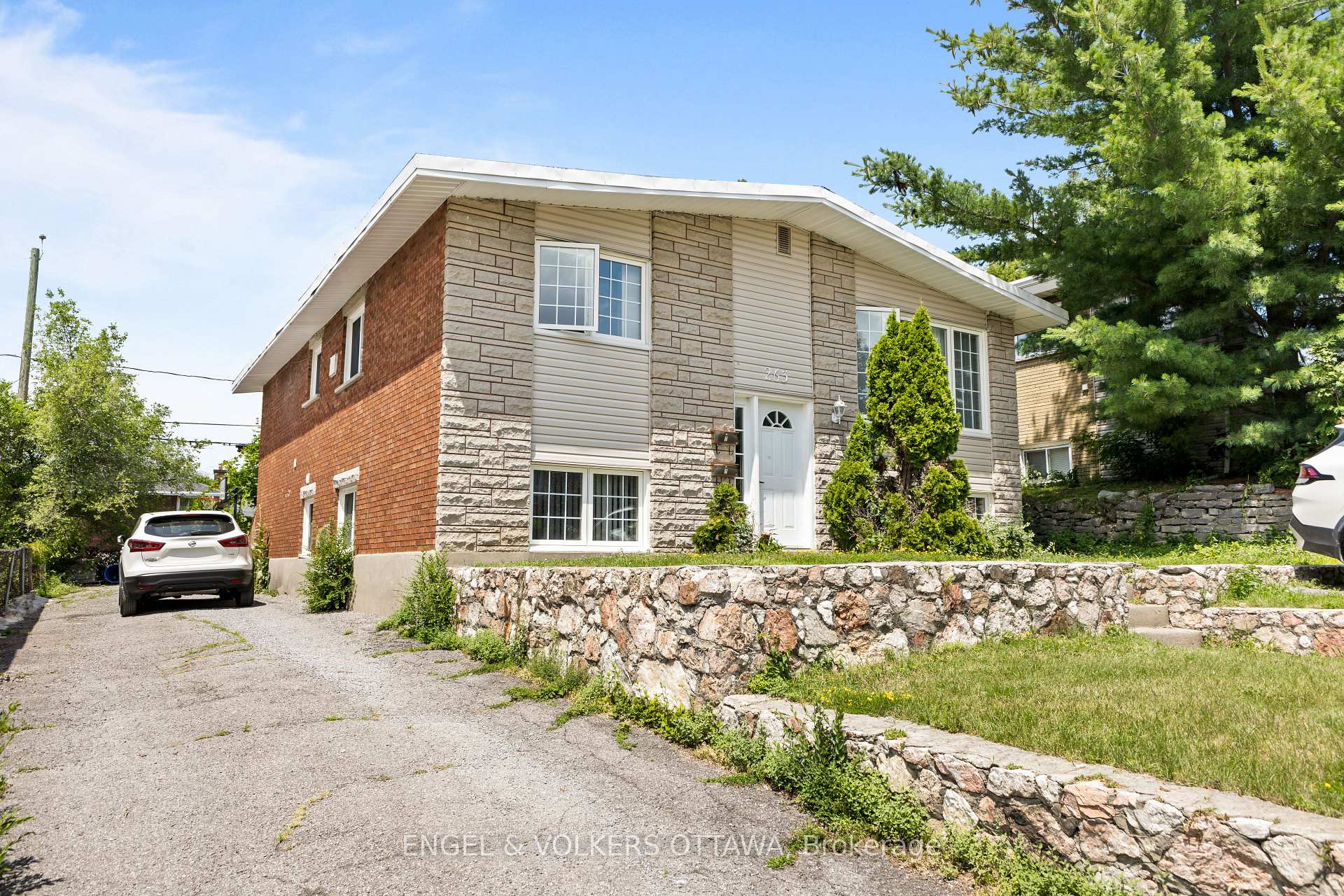 Photo 33 of 263 Michel Circle, Ottawa, Vanier — HOMEH