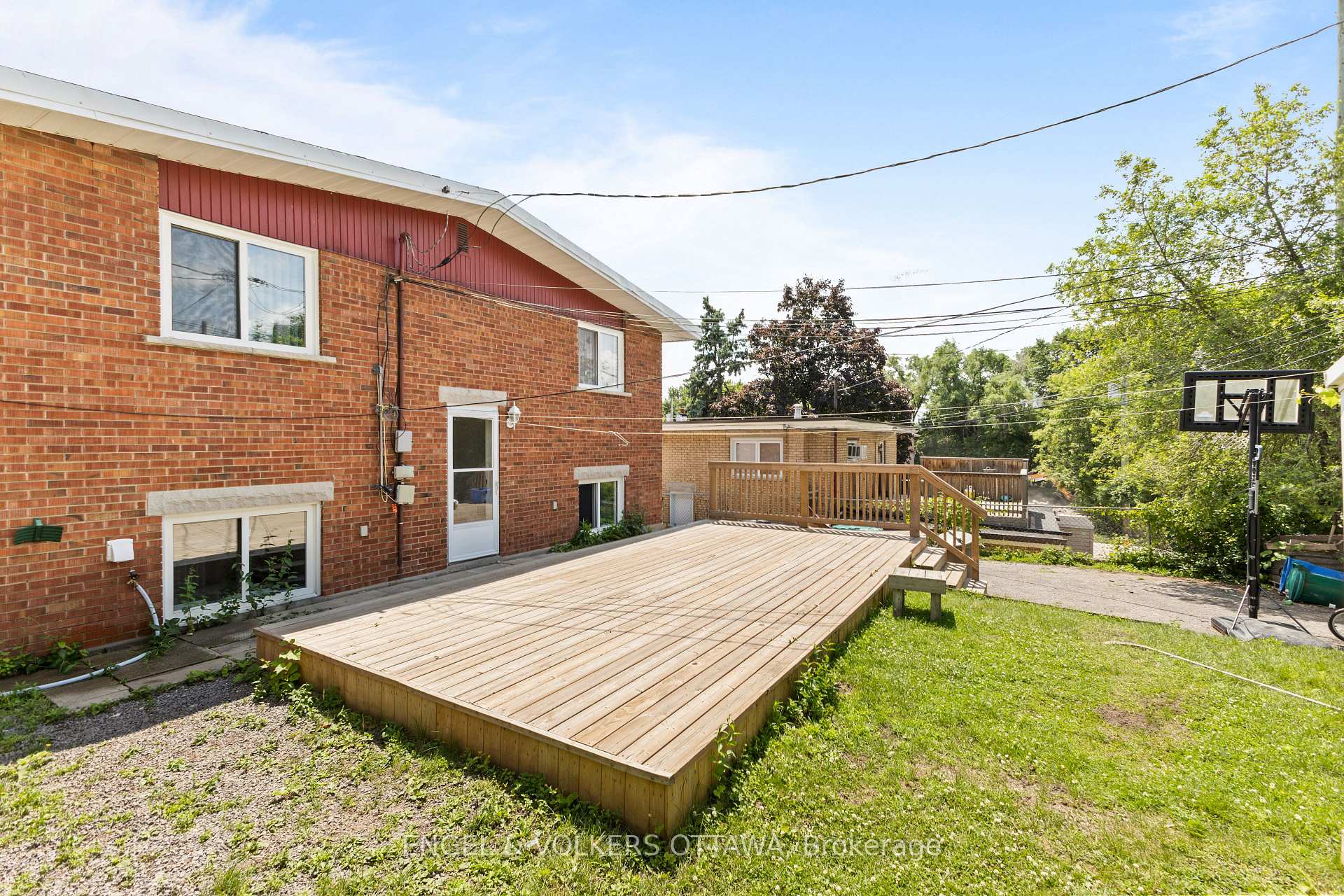 Photo 36 of 263 Michel Circle, Ottawa, Vanier — HOMEH