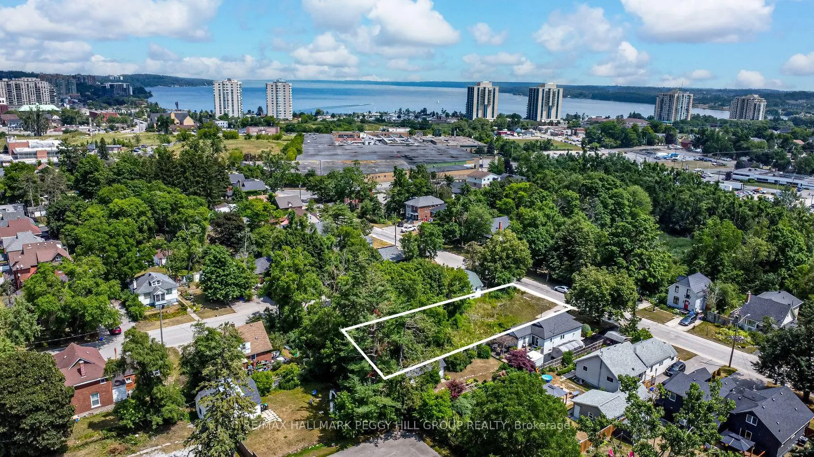 Photo 1 of 40 Perry Street, Barrie, Queen's Park — HOMEH