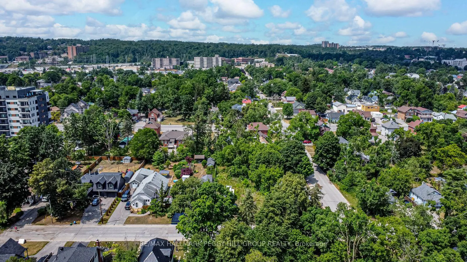 Photo 5 of 40 Perry Street, Barrie, Queen's Park — HOMEH