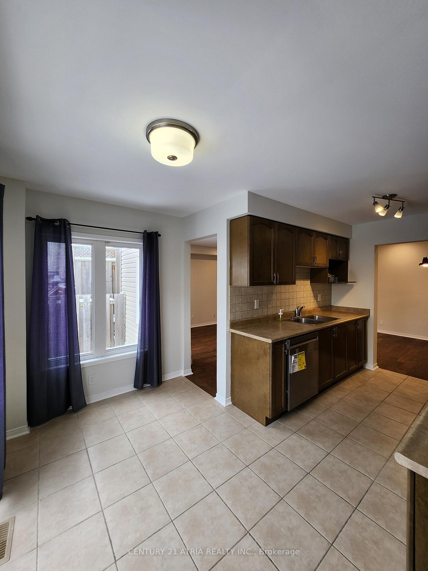 Photo 11 of 8 Bilbrough Street, Aurora, Bayview Northeast — HOMEH