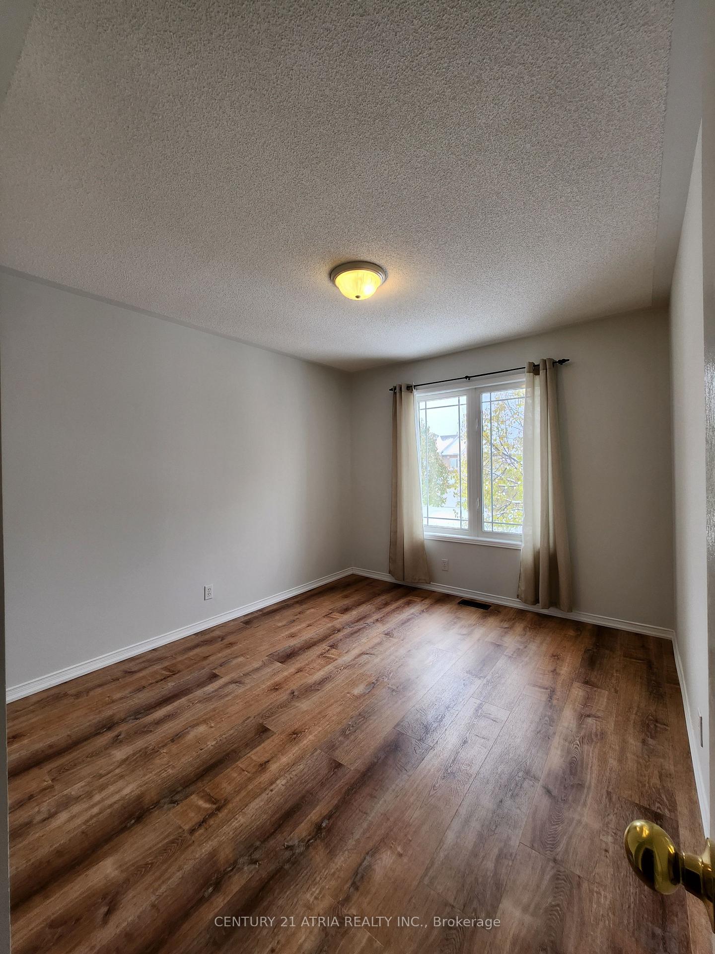 Photo 13 of 8 Bilbrough Street, Aurora, Bayview Northeast — HOMEH
