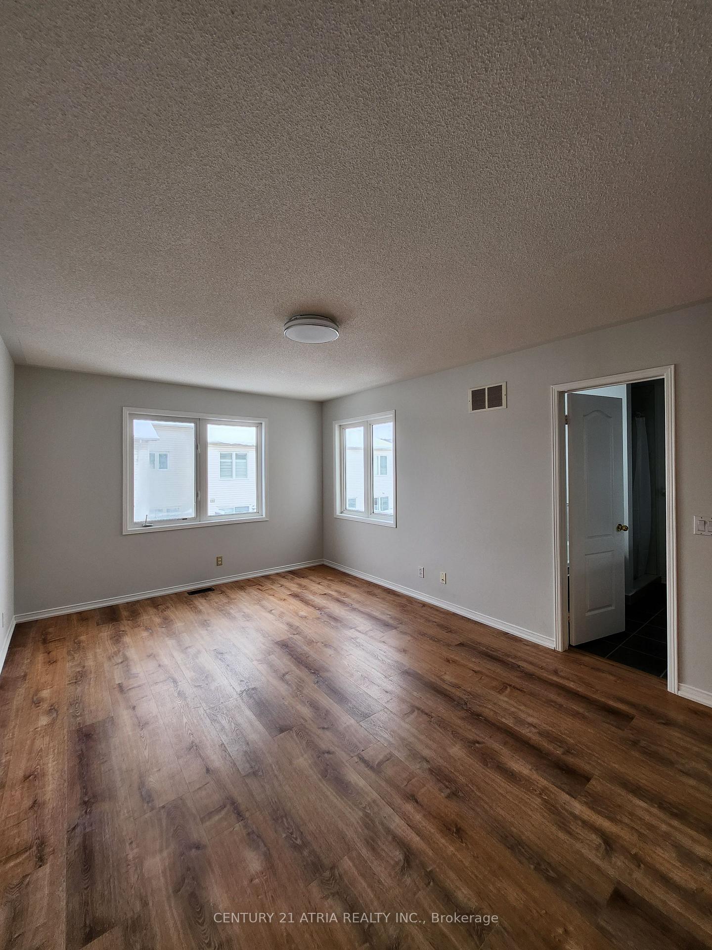 Photo 14 of 8 Bilbrough Street, Aurora, Bayview Northeast — HOMEH