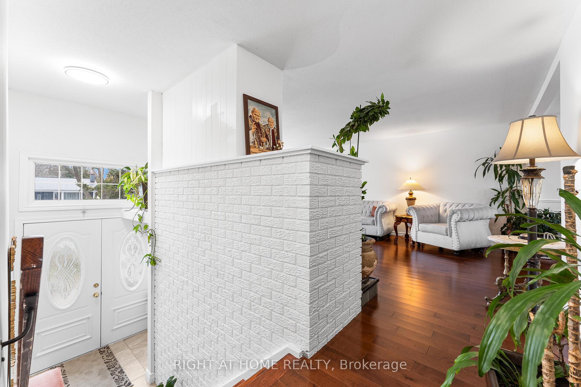 Photo 4 of 2049 Quincy Avenue, Ottawa, Beacon Hill North — HOMEH