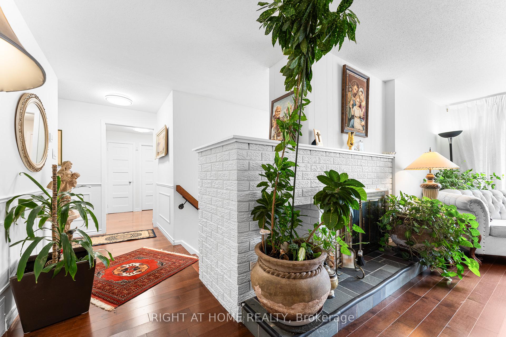 Photo 5 of 2049 Quincy Avenue, Ottawa, Beacon Hill North — HOMEH