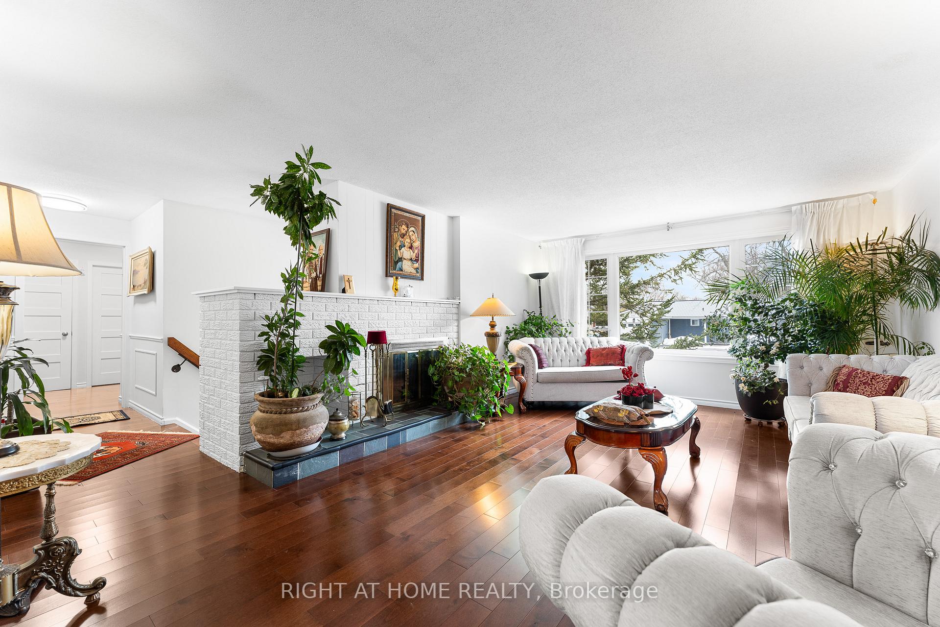 Photo 18 of 2049 Quincy Avenue, Ottawa, Beacon Hill North — HOMEH