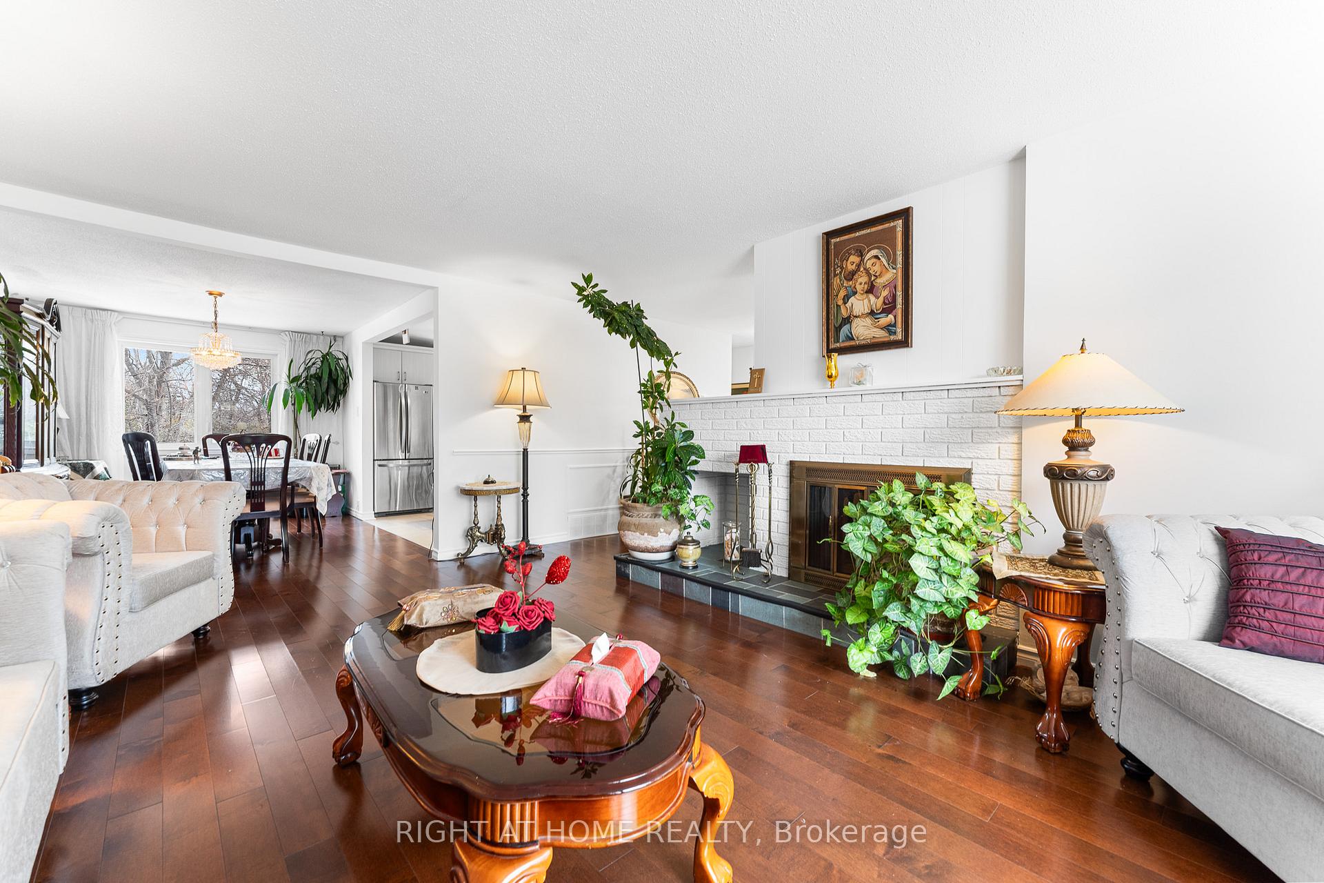 Photo 6 of 2049 Quincy Avenue, Ottawa, Beacon Hill North — HOMEH