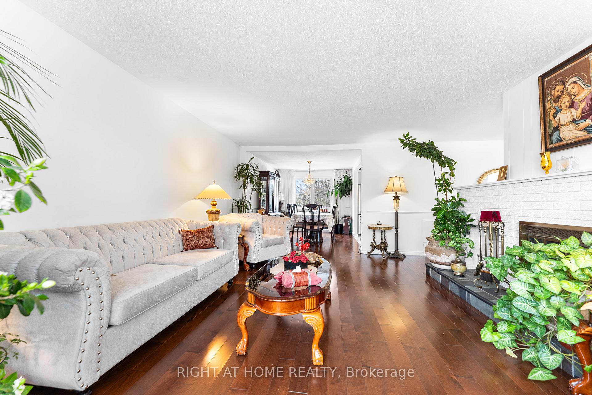 Photo 7 of 2049 Quincy Avenue, Ottawa, Beacon Hill North — HOMEH