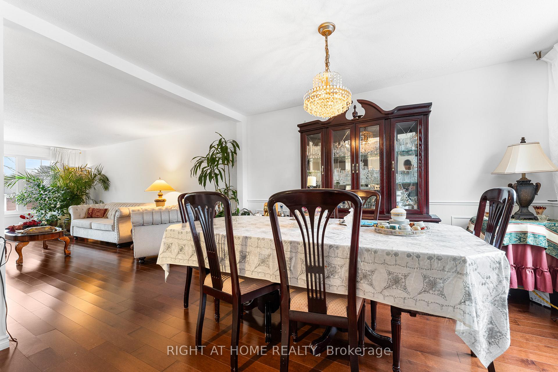 Photo 11 of 2049 Quincy Avenue, Ottawa, Beacon Hill North — HOMEH