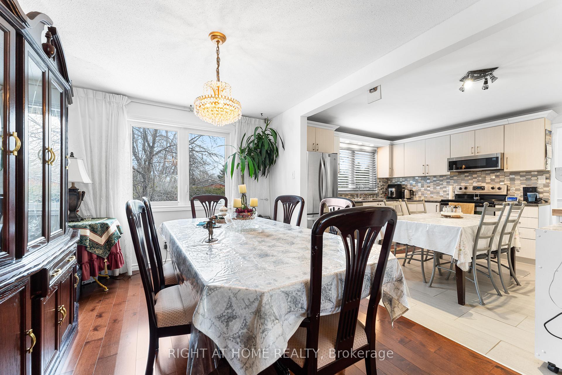 Photo 12 of 2049 Quincy Avenue, Ottawa, Beacon Hill North — HOMEH