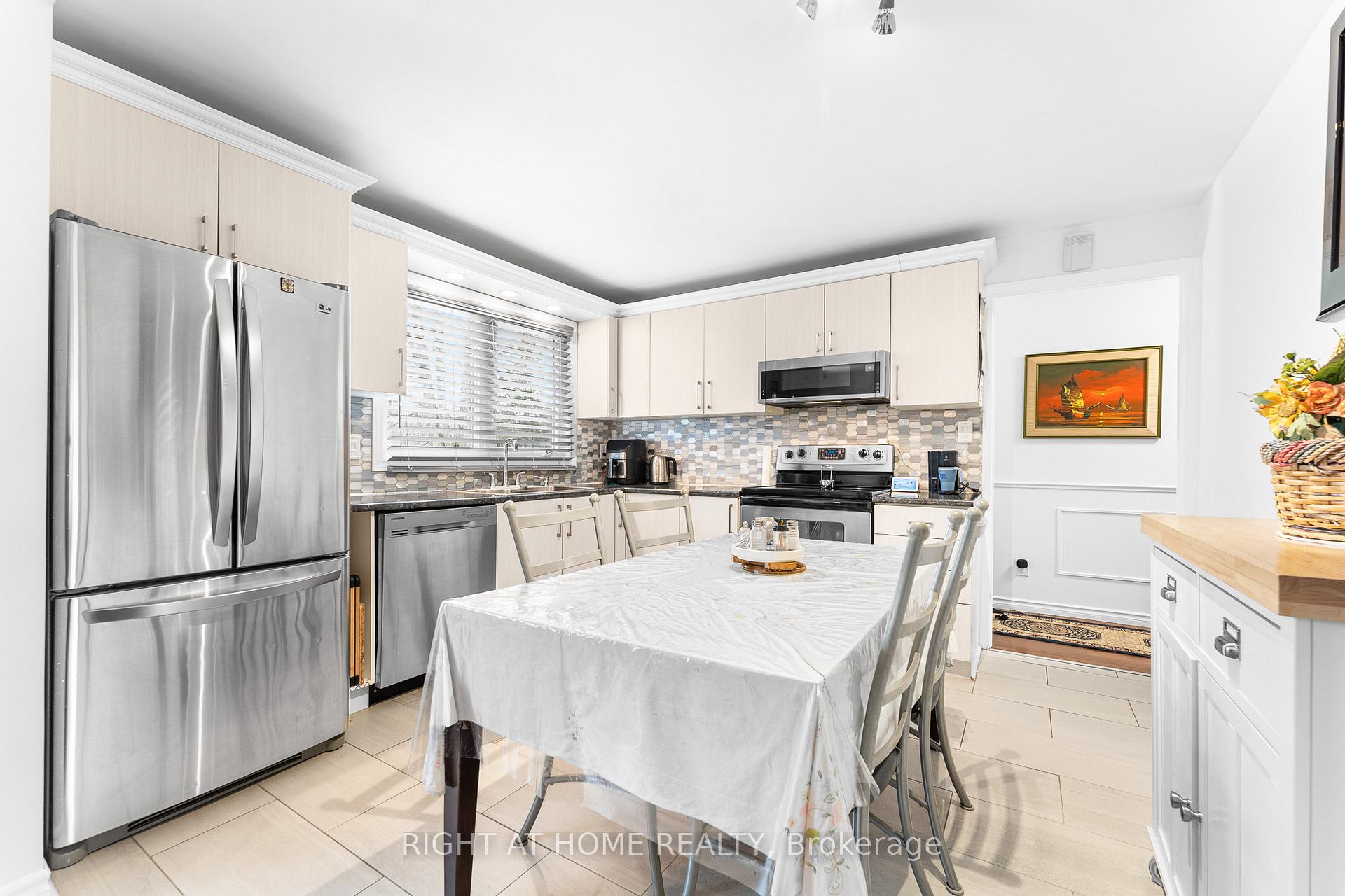 Photo 14 of 2049 Quincy Avenue, Ottawa, Beacon Hill North — HOMEH