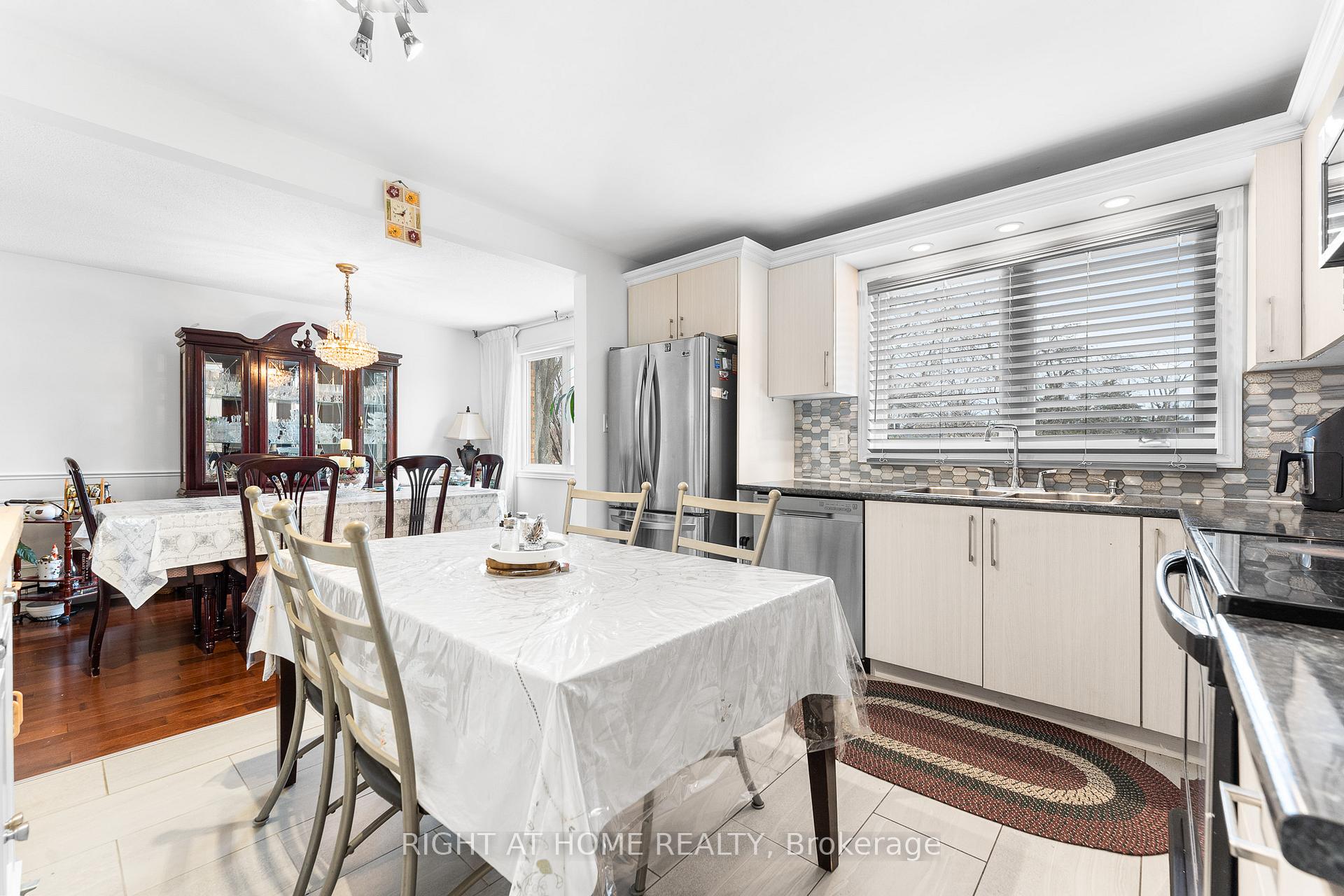 Photo 15 of 2049 Quincy Avenue, Ottawa, Beacon Hill North — HOMEH