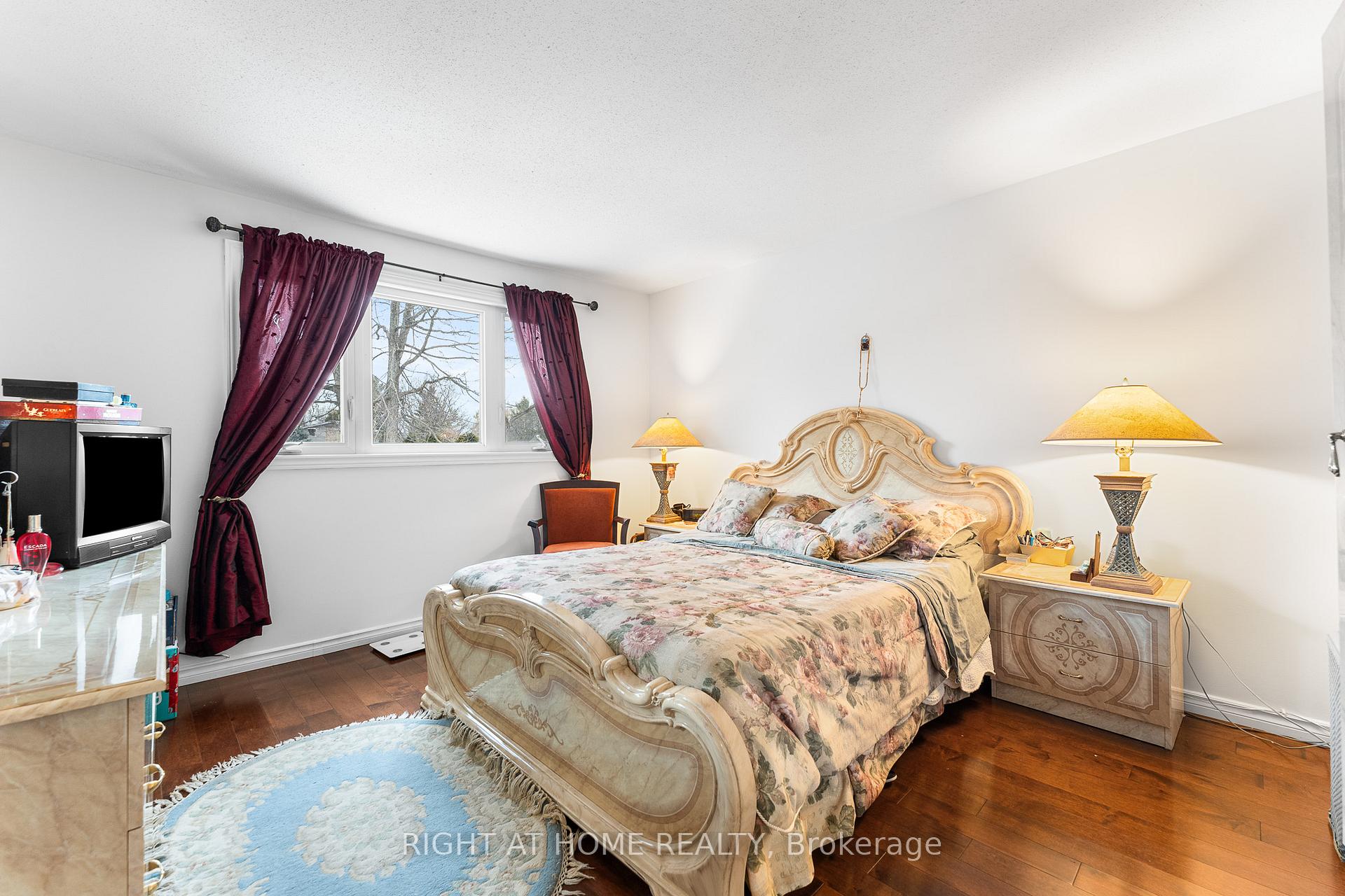 Photo 19 of 2049 Quincy Avenue, Ottawa, Beacon Hill North — HOMEH