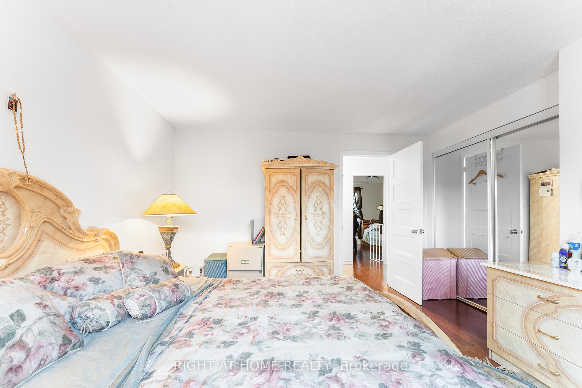 Photo 34 of 2049 Quincy Avenue, Ottawa, Beacon Hill North — HOMEH