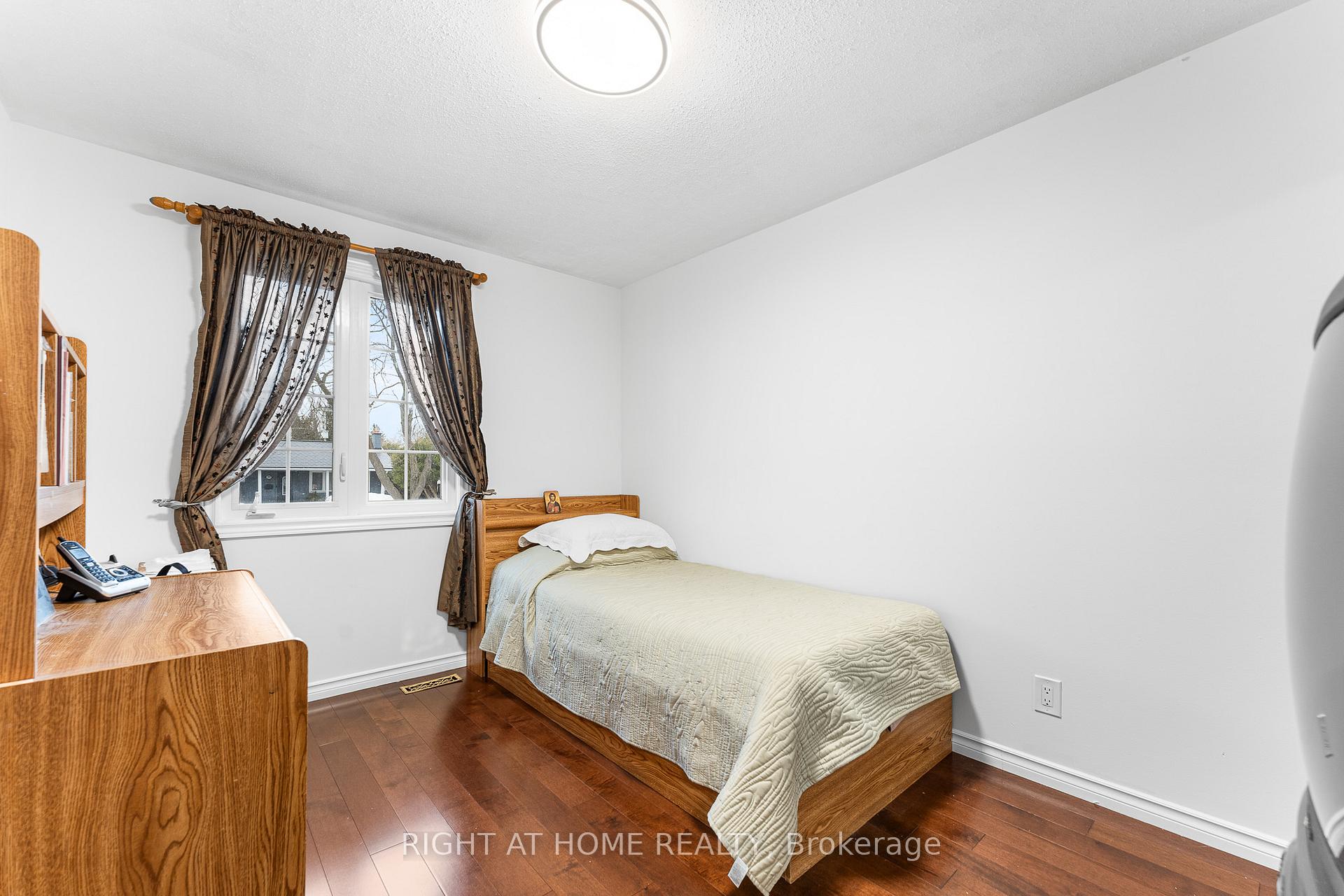 Photo 36 of 2049 Quincy Avenue, Ottawa, Beacon Hill North — HOMEH