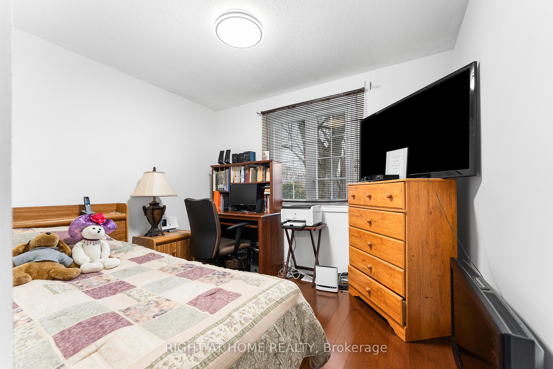 Photo 21 of 2049 Quincy Avenue, Ottawa, Beacon Hill North — HOMEH