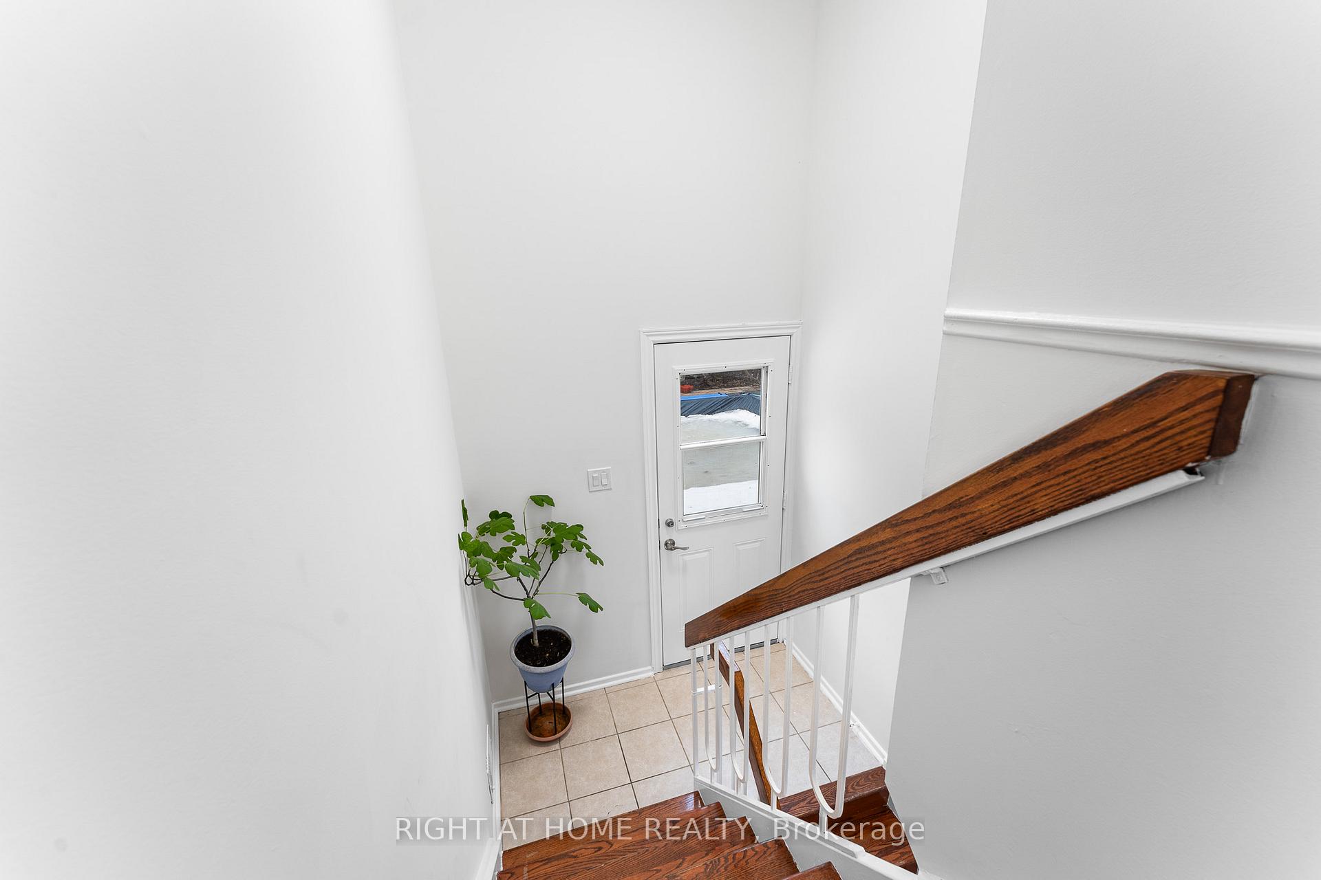Photo 22 of 2049 Quincy Avenue, Ottawa, Beacon Hill North — HOMEH
