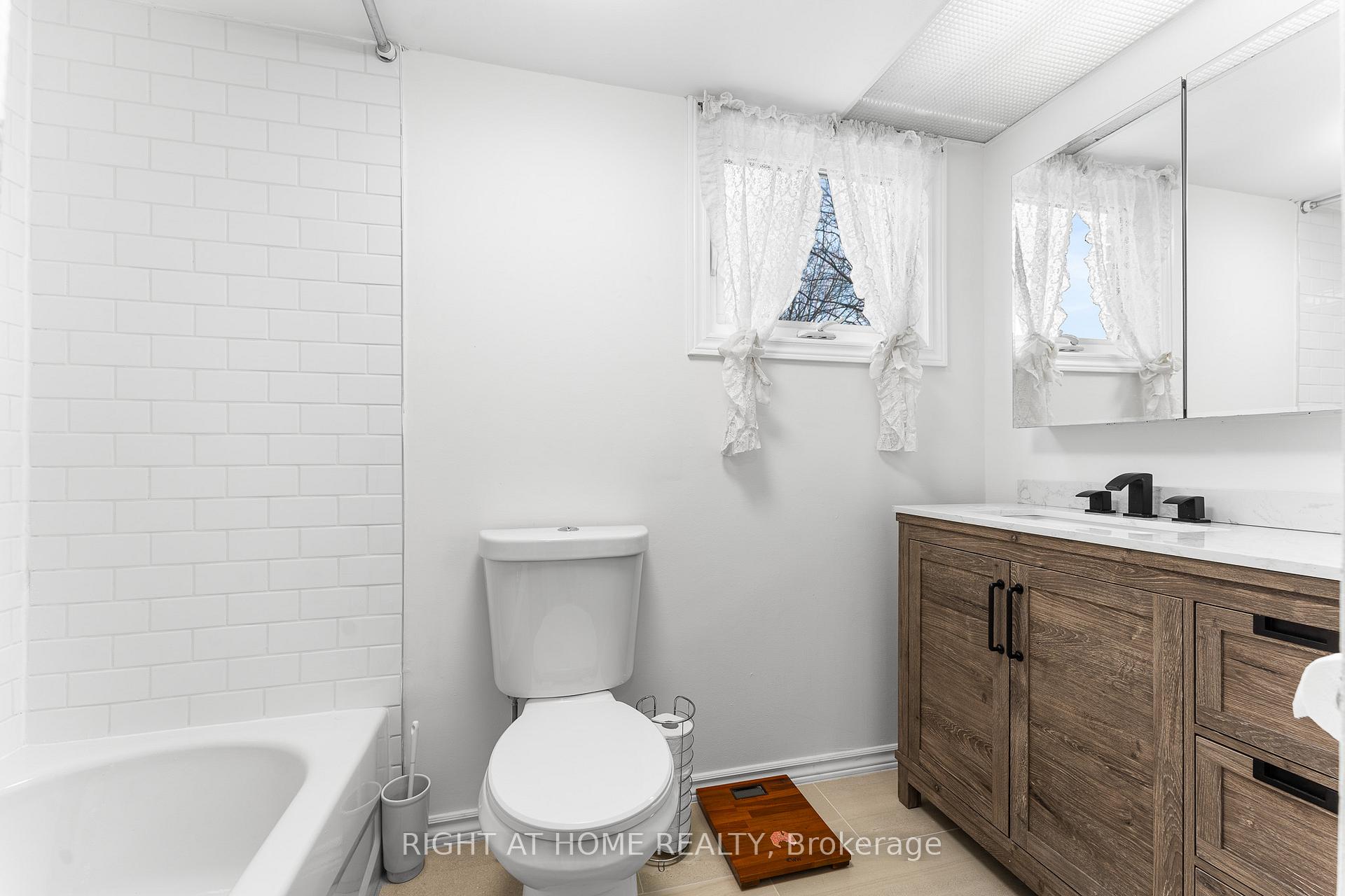 Photo 27 of 2049 Quincy Avenue, Ottawa, Beacon Hill North — HOMEH