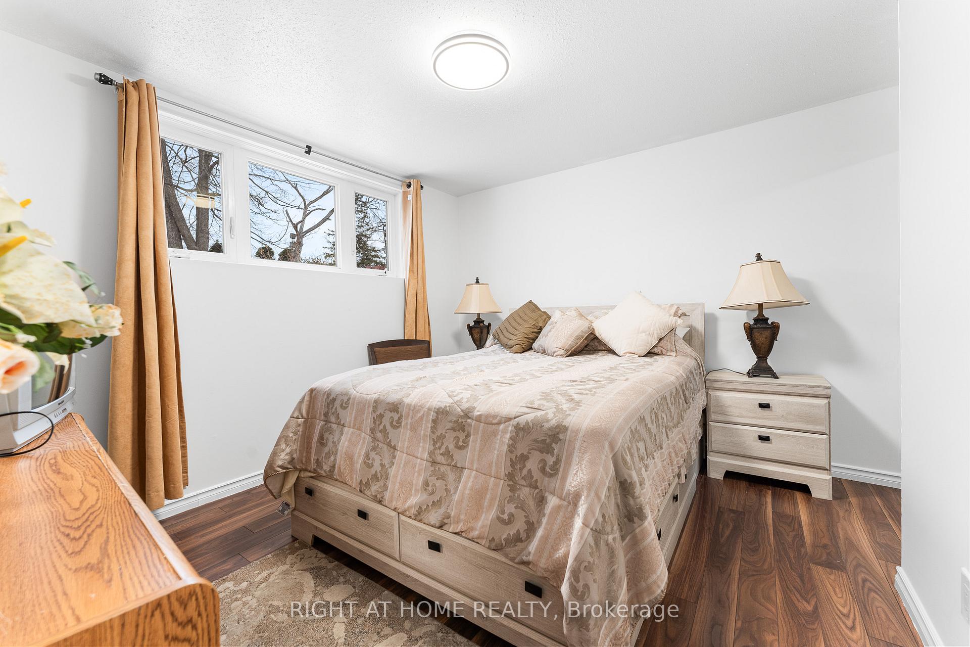 Photo 26 of 2049 Quincy Avenue, Ottawa, Beacon Hill North — HOMEH