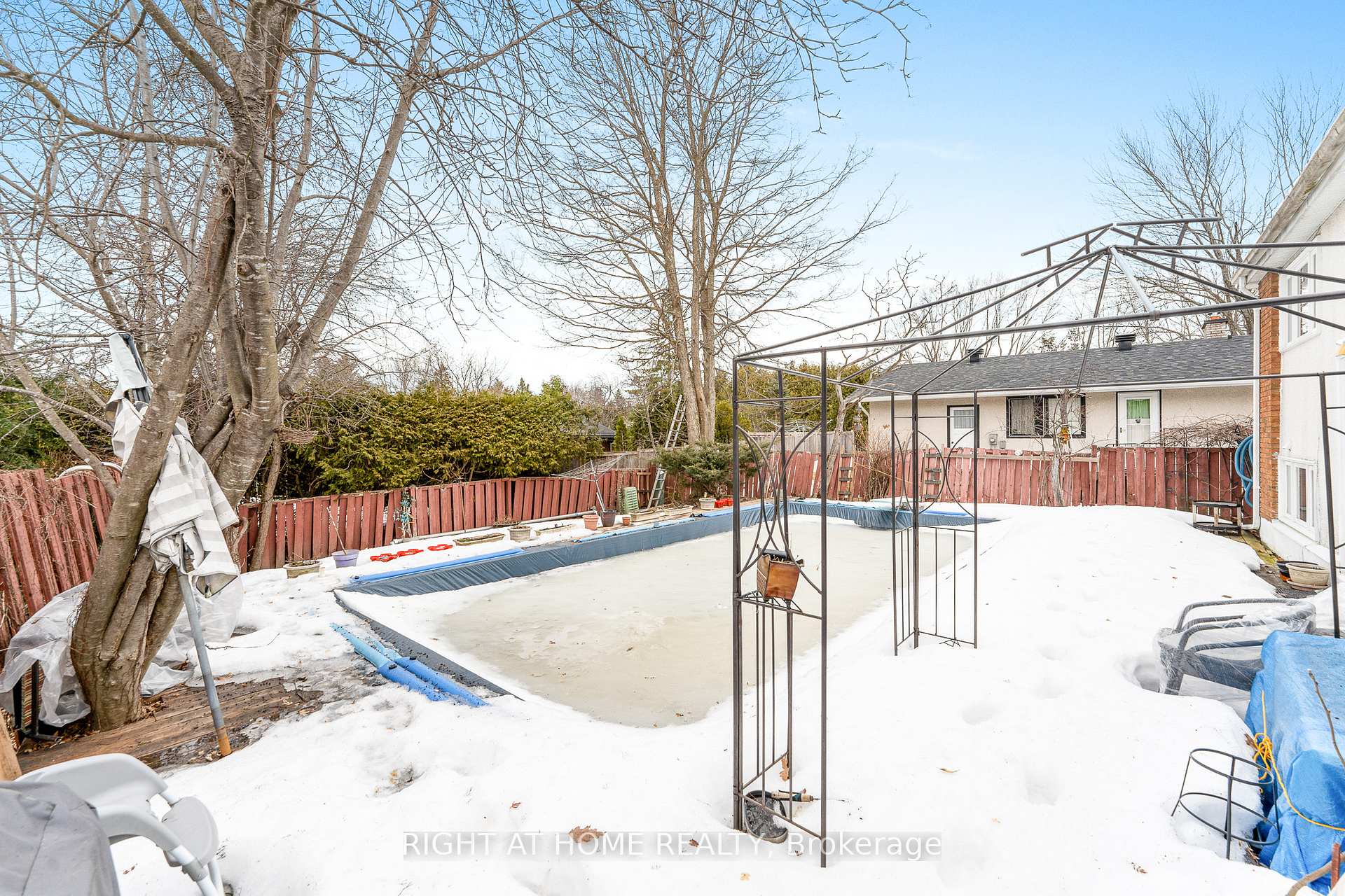 Photo 32 of 2049 Quincy Avenue, Ottawa, Beacon Hill North — HOMEH
