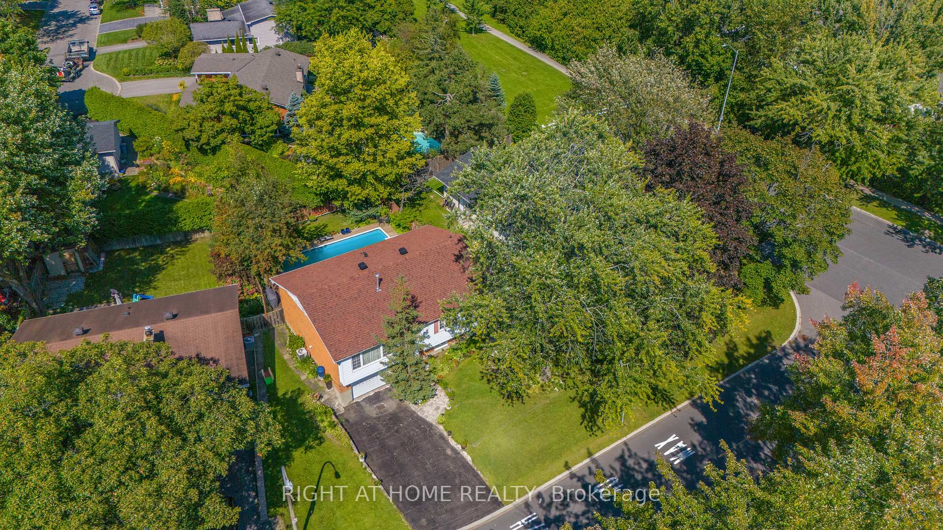 Photo 31 of 2049 Quincy Avenue, Ottawa, Beacon Hill North — HOMEH