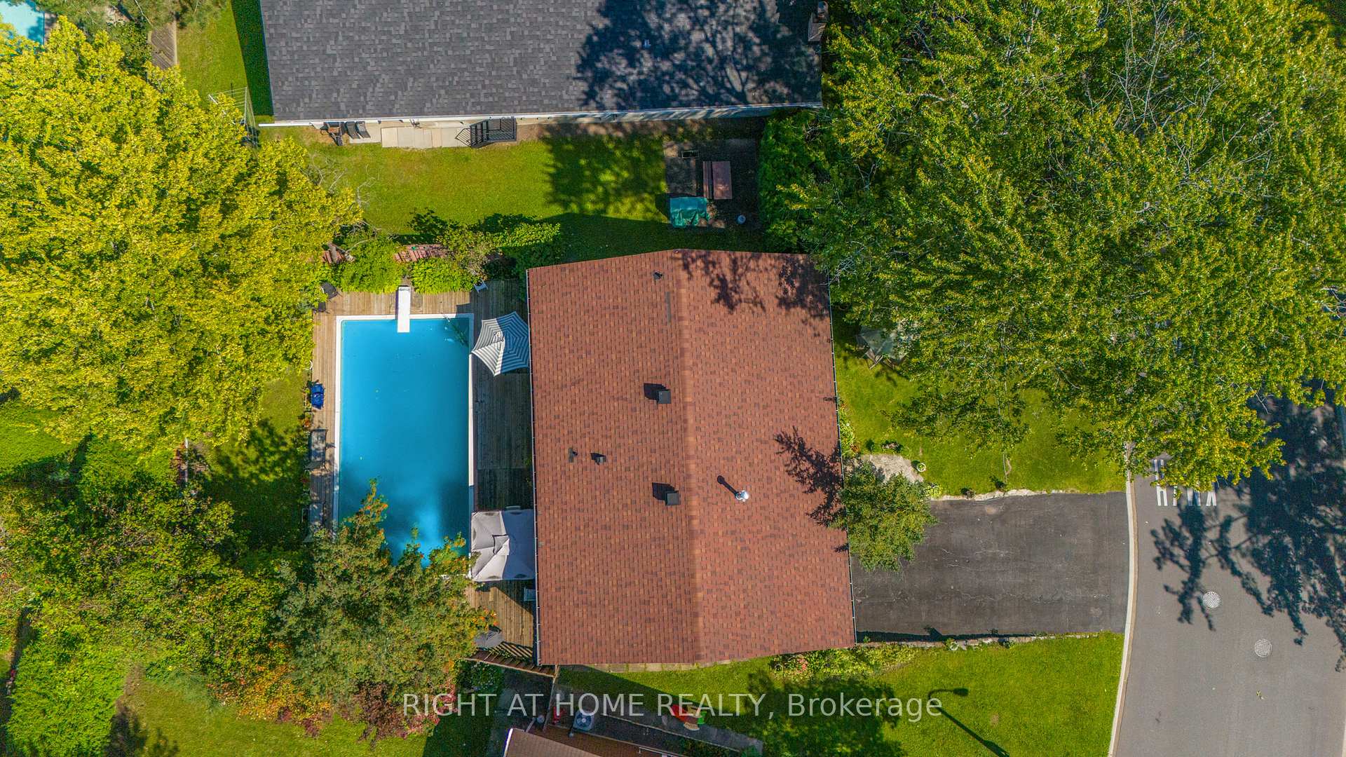 Photo 35 of 2049 Quincy Avenue, Ottawa, Beacon Hill North — HOMEH