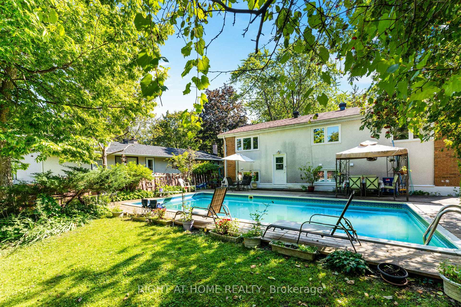Photo 49 of 2049 Quincy Avenue, Ottawa, Beacon Hill North — HOMEH