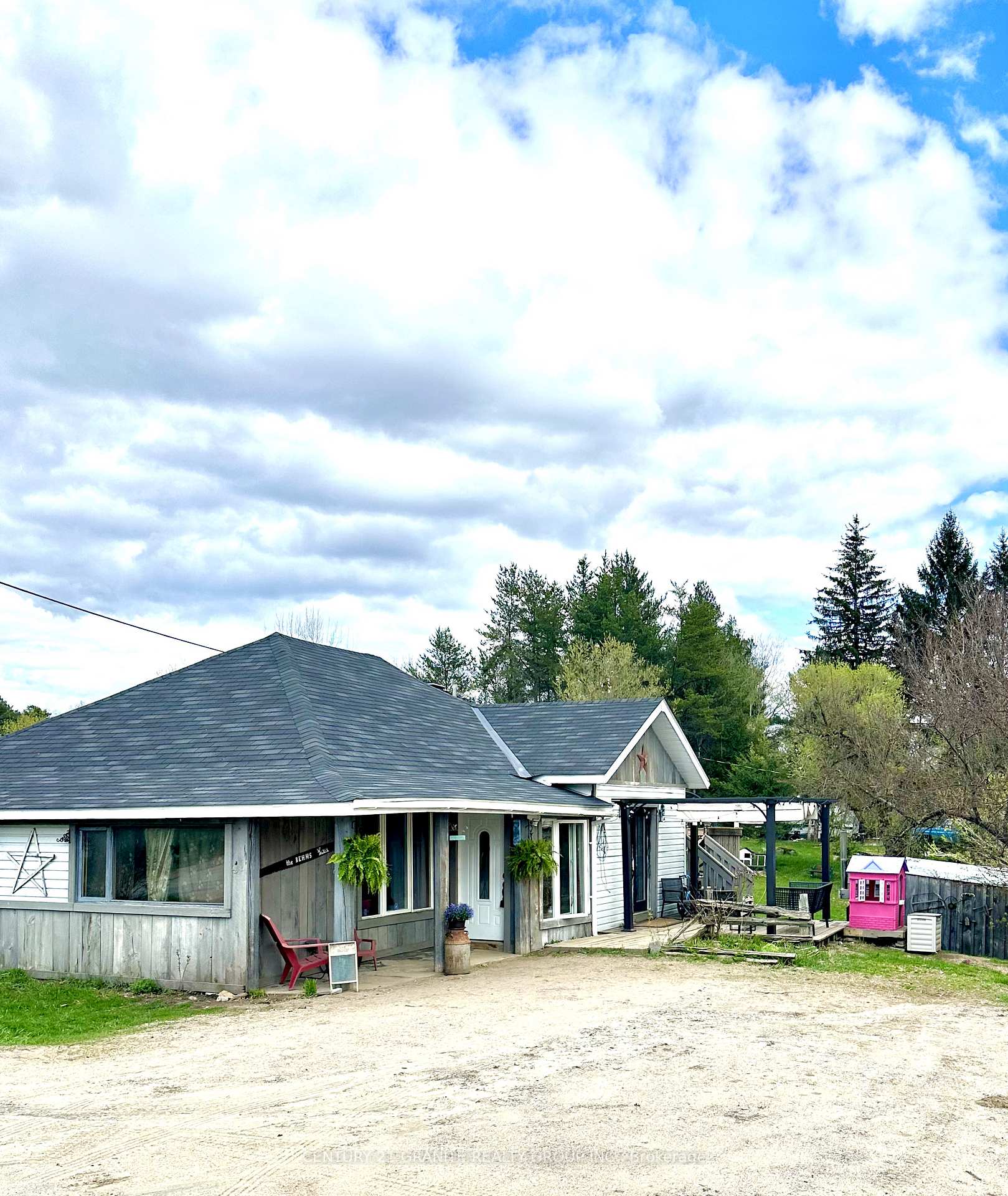 Photo 1 of 30 Central Street, Addington Highlands — HOMEH
