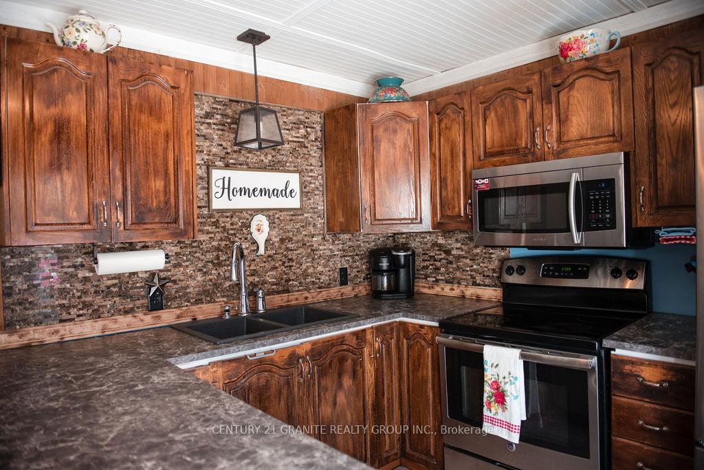 Photo 4 of 30 Central Street, Addington Highlands — HOMEH