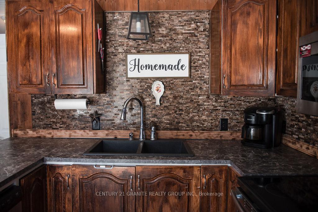 Photo 17 of 30 Central Street, Addington Highlands — HOMEH