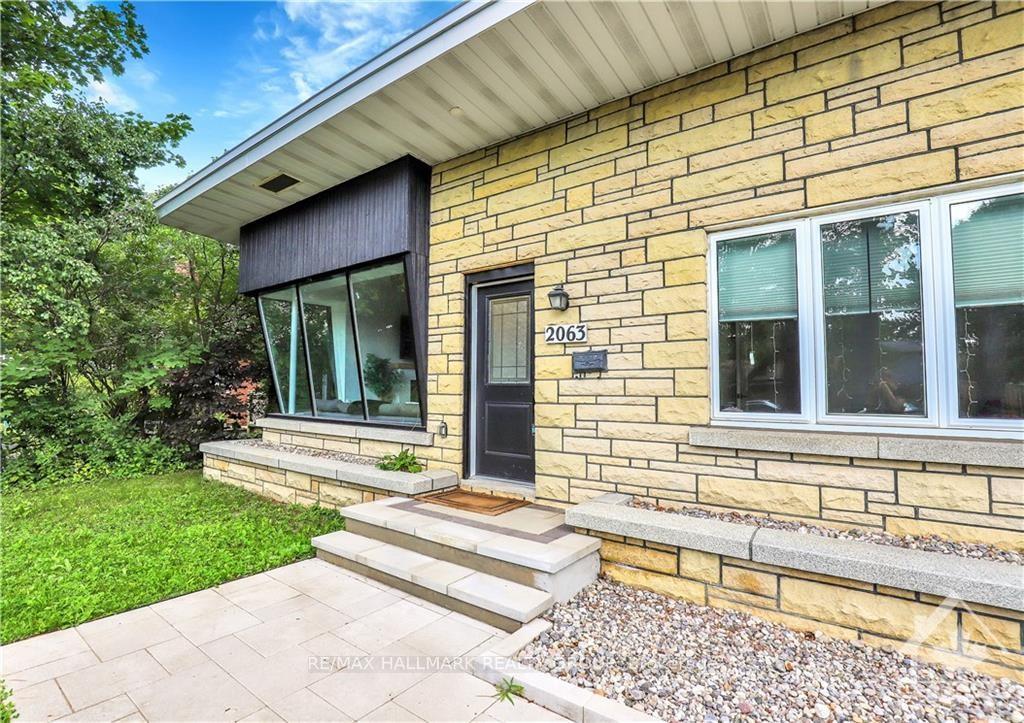 Photo 2 of 2063 Niagara Drive, Ottawa, Applewood Acres — HOMEH