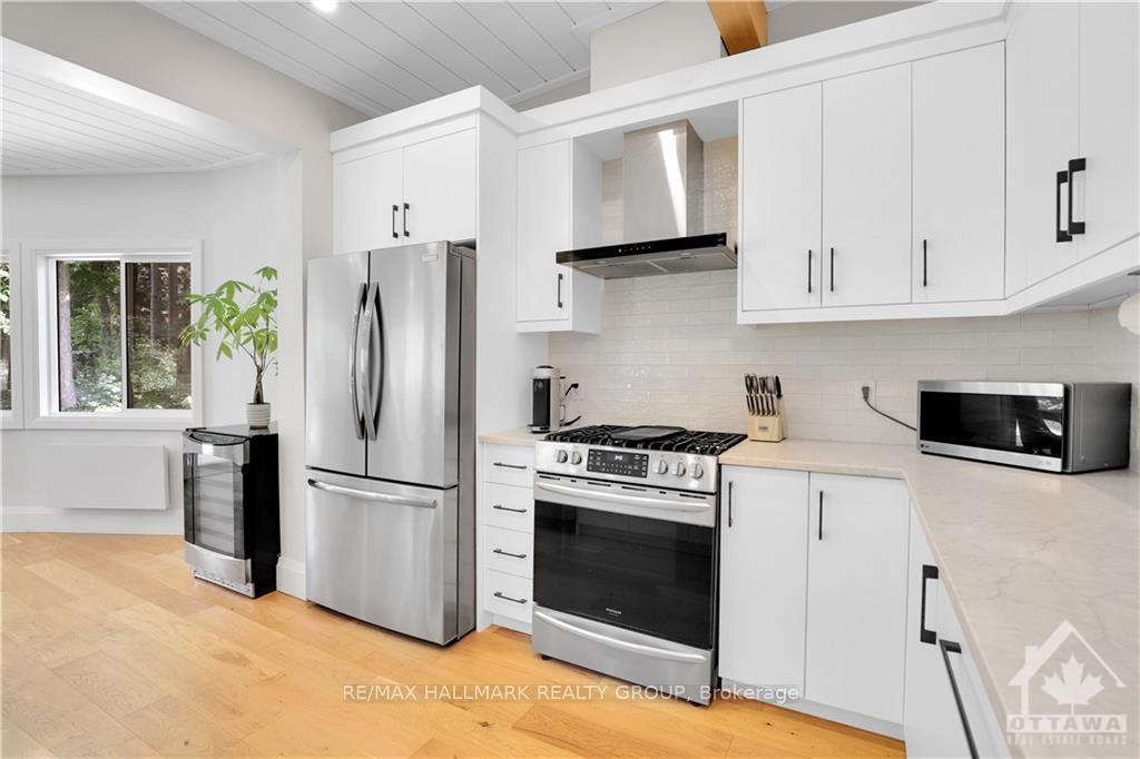 Photo 13 of 2063 Niagara Drive, Ottawa, Applewood Acres — HOMEH