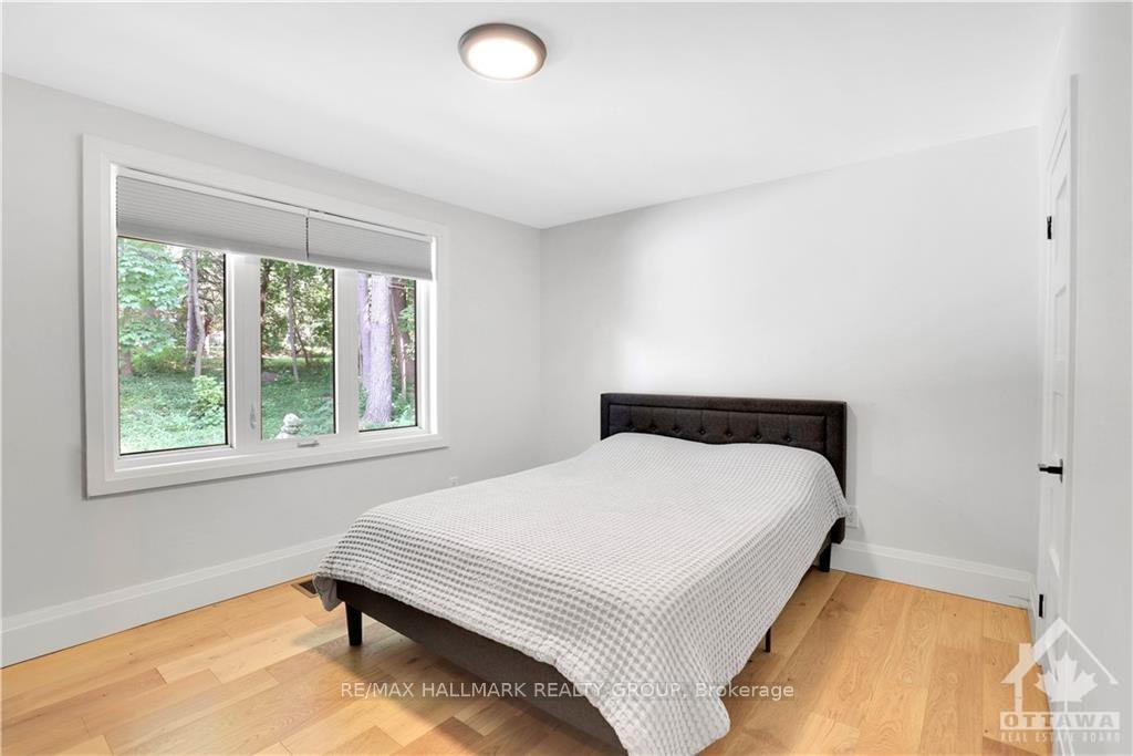 Photo 16 of 2063 Niagara Drive, Ottawa, Applewood Acres — HOMEH