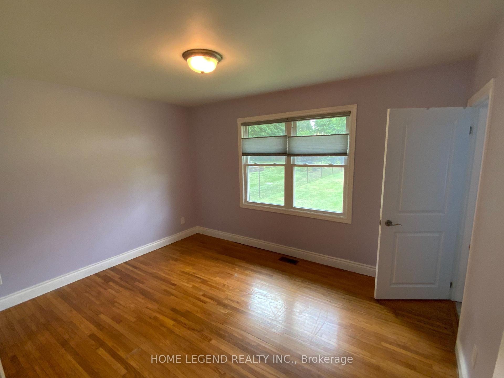 Photo 5 of 20 Young Street, Uxbridge — HOMEH