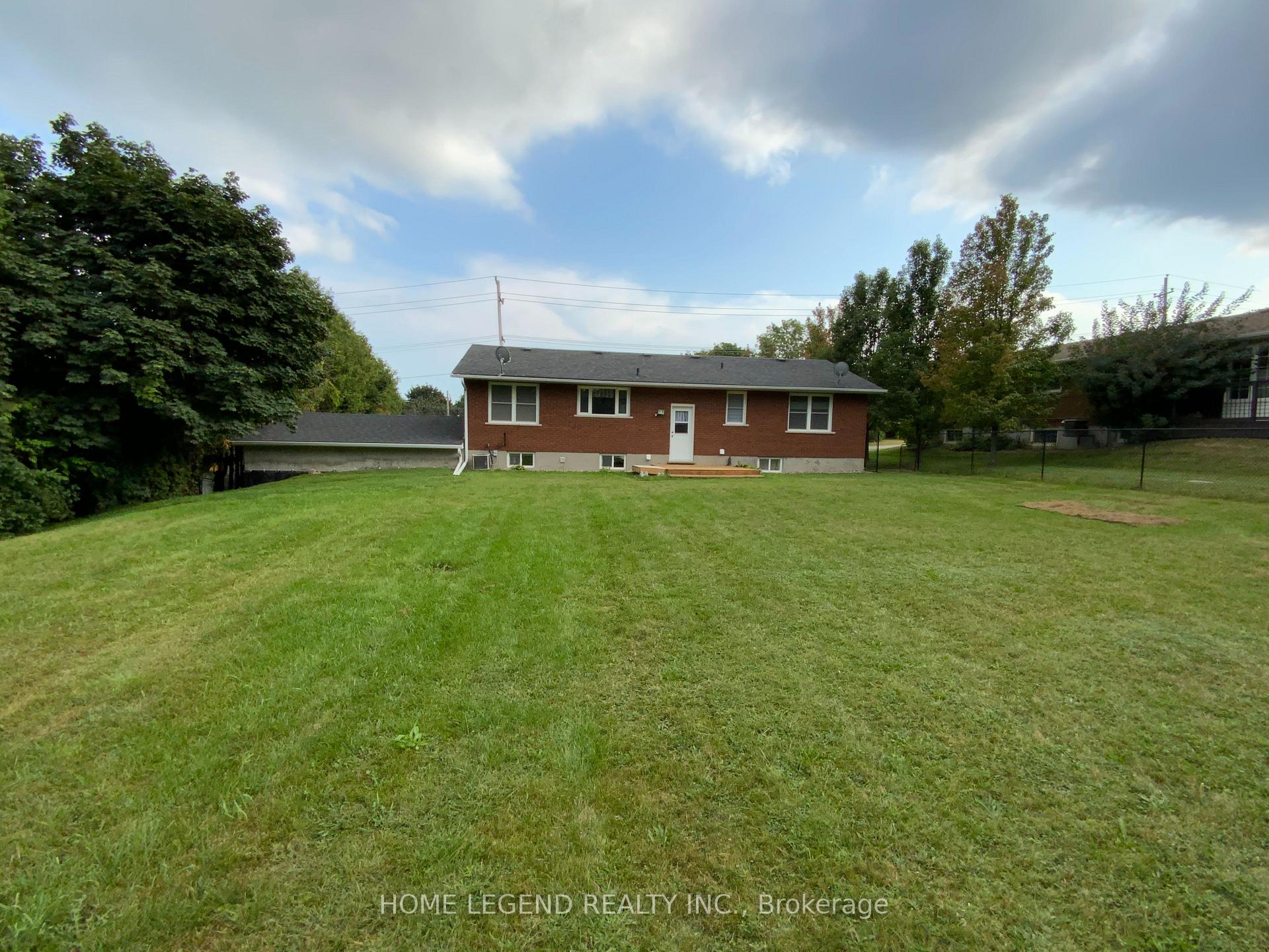 Photo 16 of 20 Young Street, Uxbridge — HOMEH