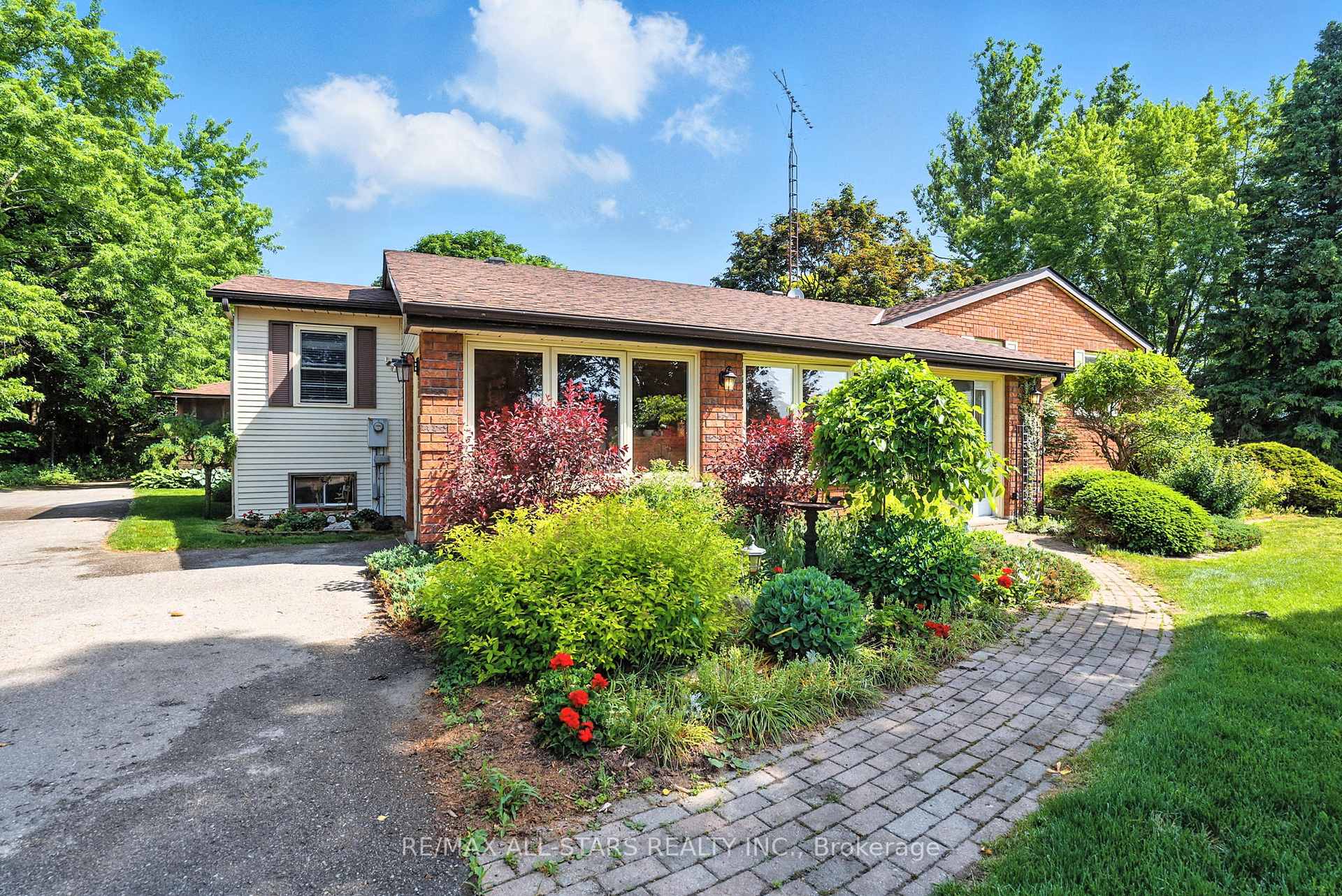 Photo 2 of 740 Ball Road, Uxbridge, Rural Uxbridge — HOMEH
