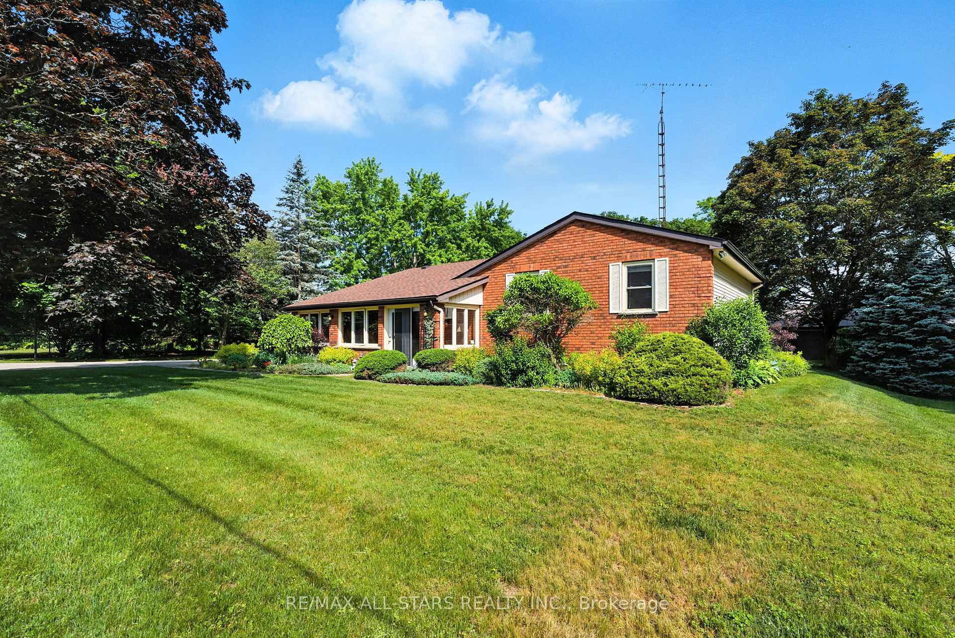 Photo 3 of 740 Ball Road, Uxbridge, Rural Uxbridge — HOMEH