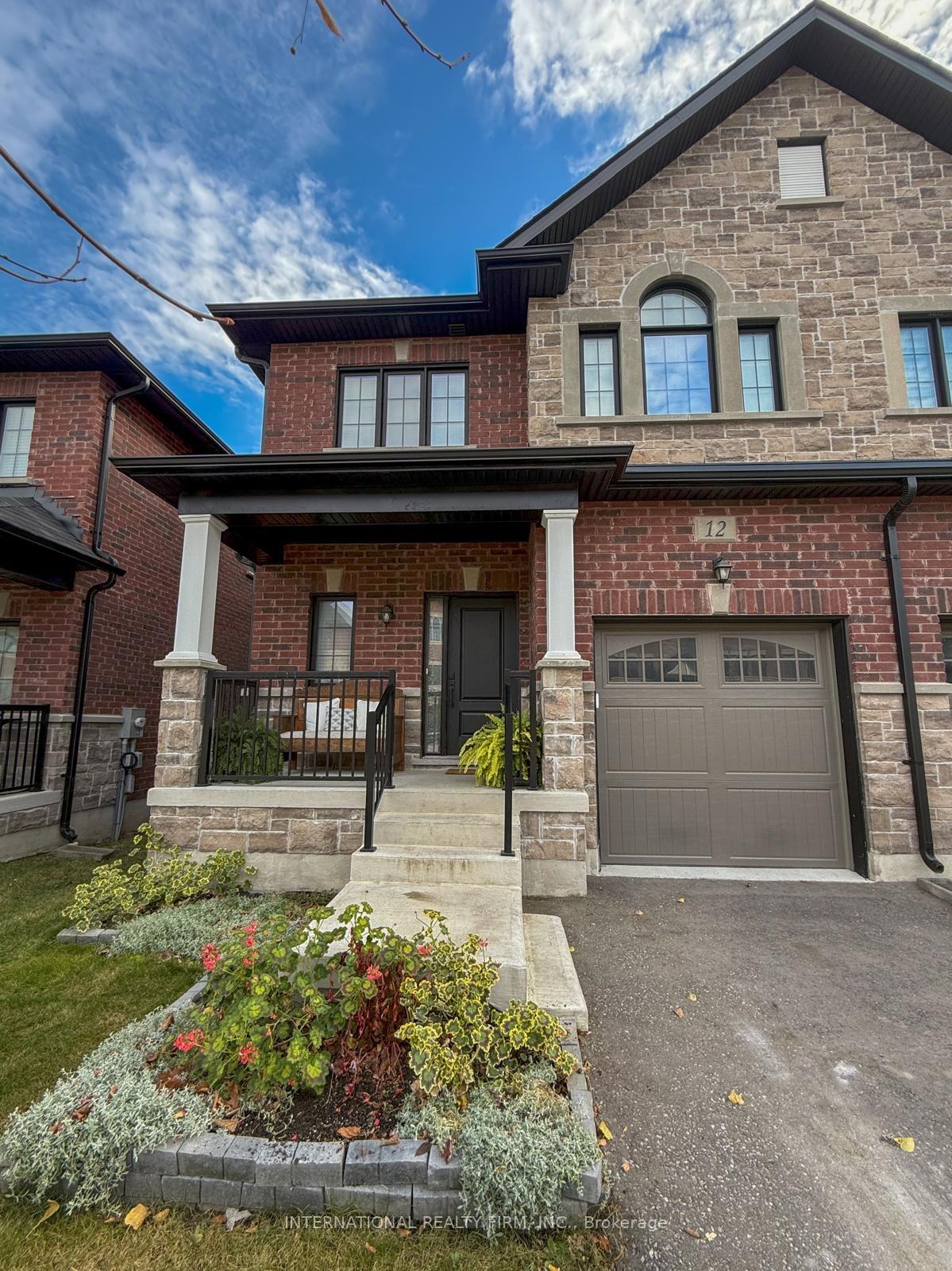 Photo 2 of 12 Gord Matthews Way, Uxbridge — HOMEH