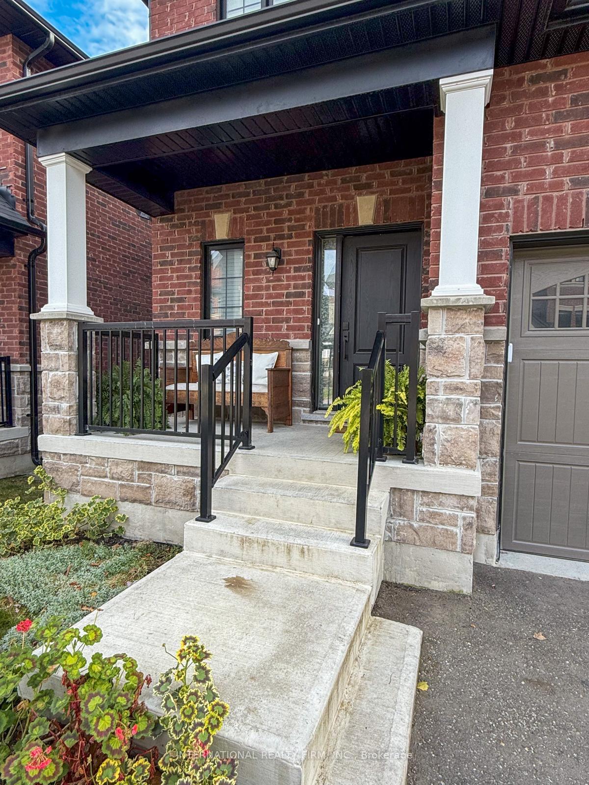 Photo 3 of 12 Gord Matthews Way, Uxbridge — HOMEH
