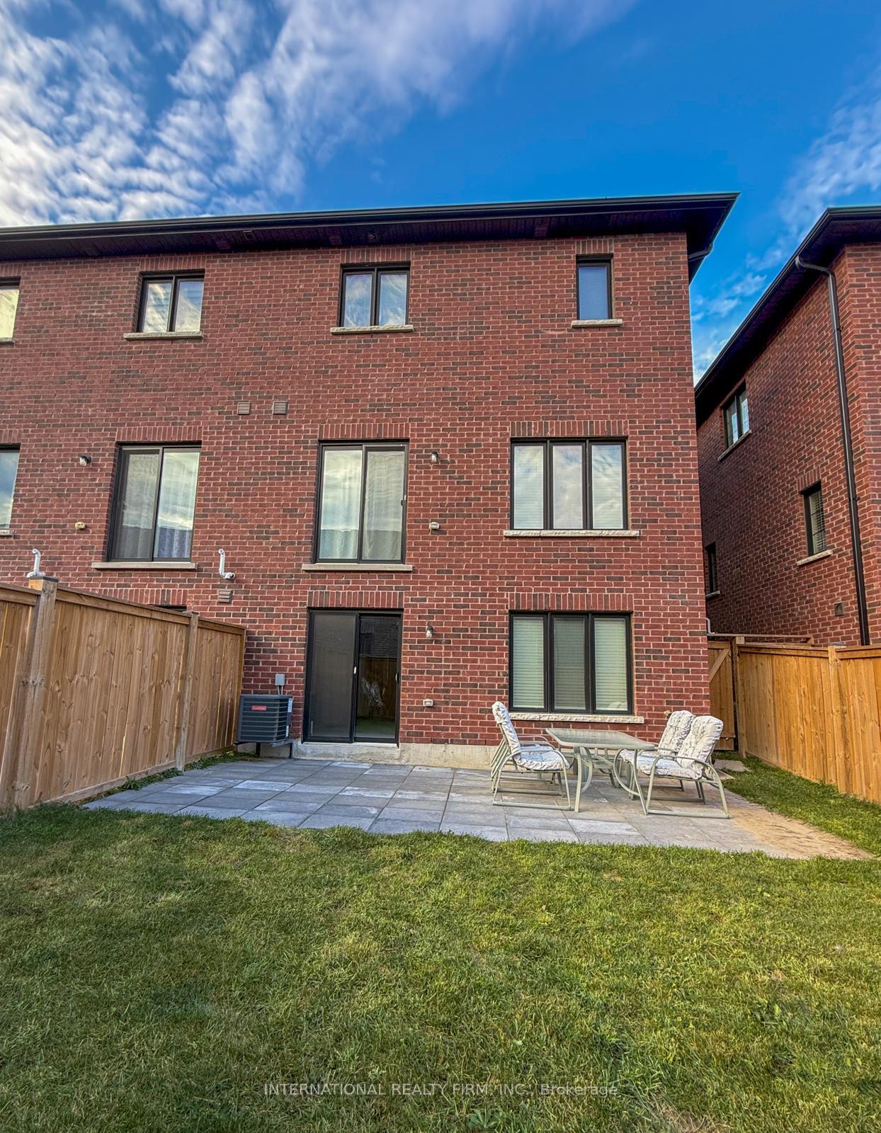 Photo 6 of 12 Gord Matthews Way, Uxbridge — HOMEH