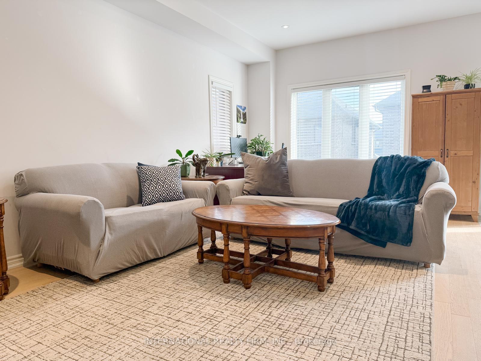 Photo 23 of 12 Gord Matthews Way, Uxbridge — HOMEH