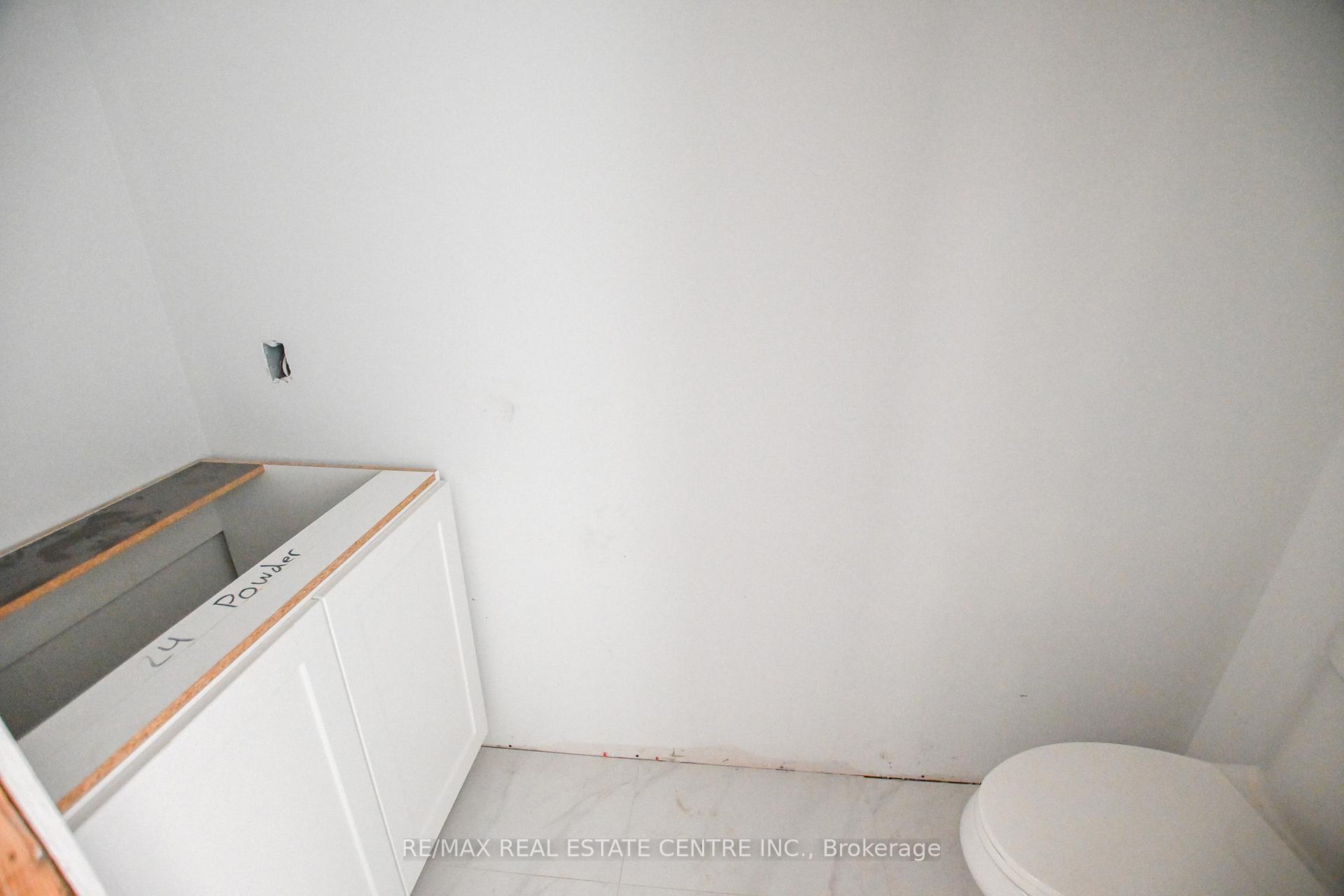 Photo 9 of 24 Rainbow Drive, Vaughan, West Woodbridge — HOMEH