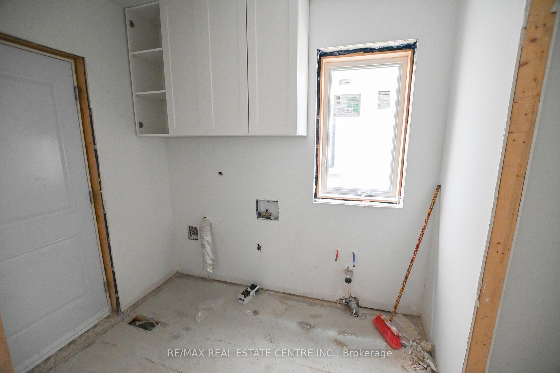 Photo 10 of 24 Rainbow Drive, Vaughan, West Woodbridge — HOMEH